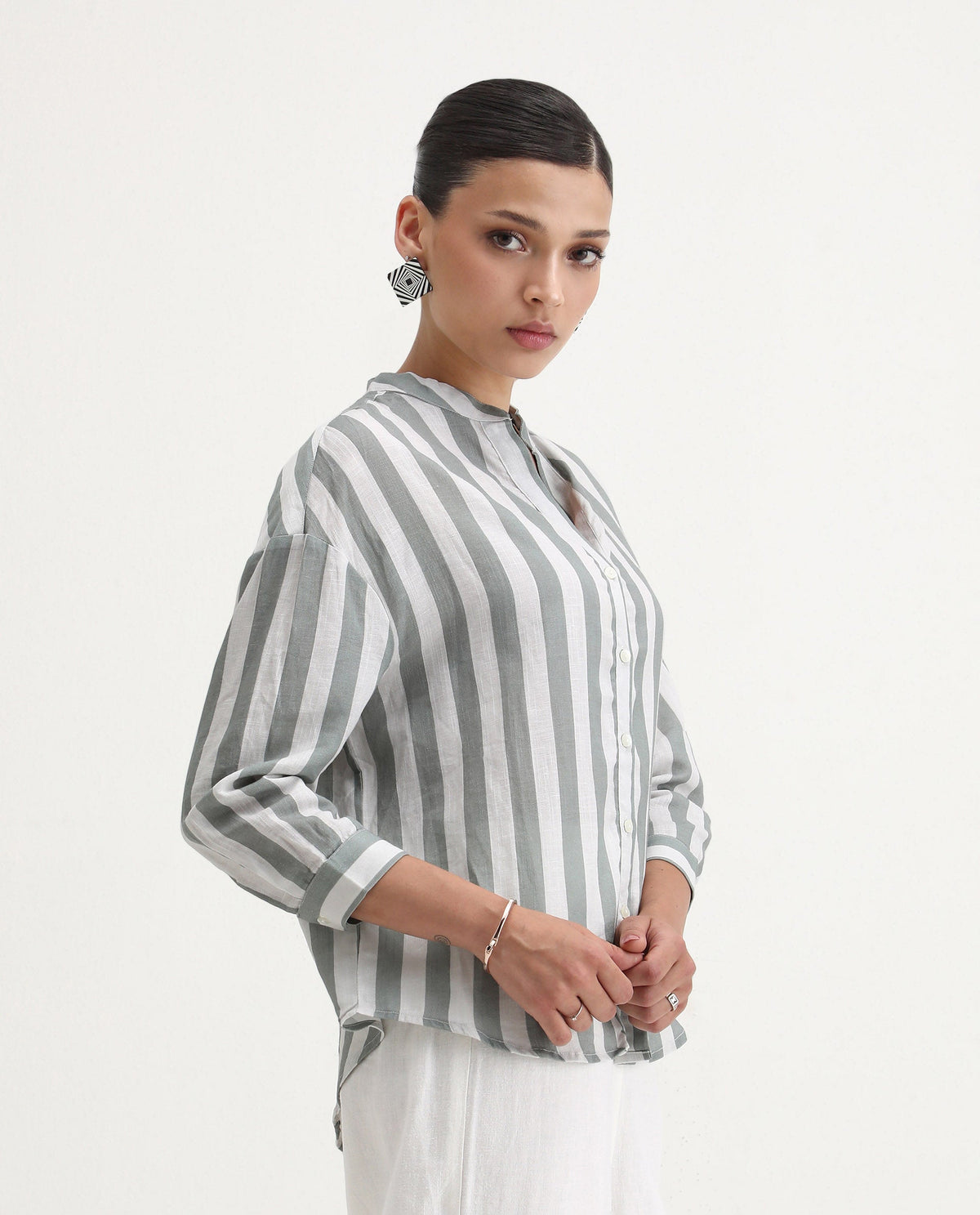 Rareism Women's Kyuzo Off White Linen Spread Collar Striped Cuffed Sleeve Regular Fit Shirt