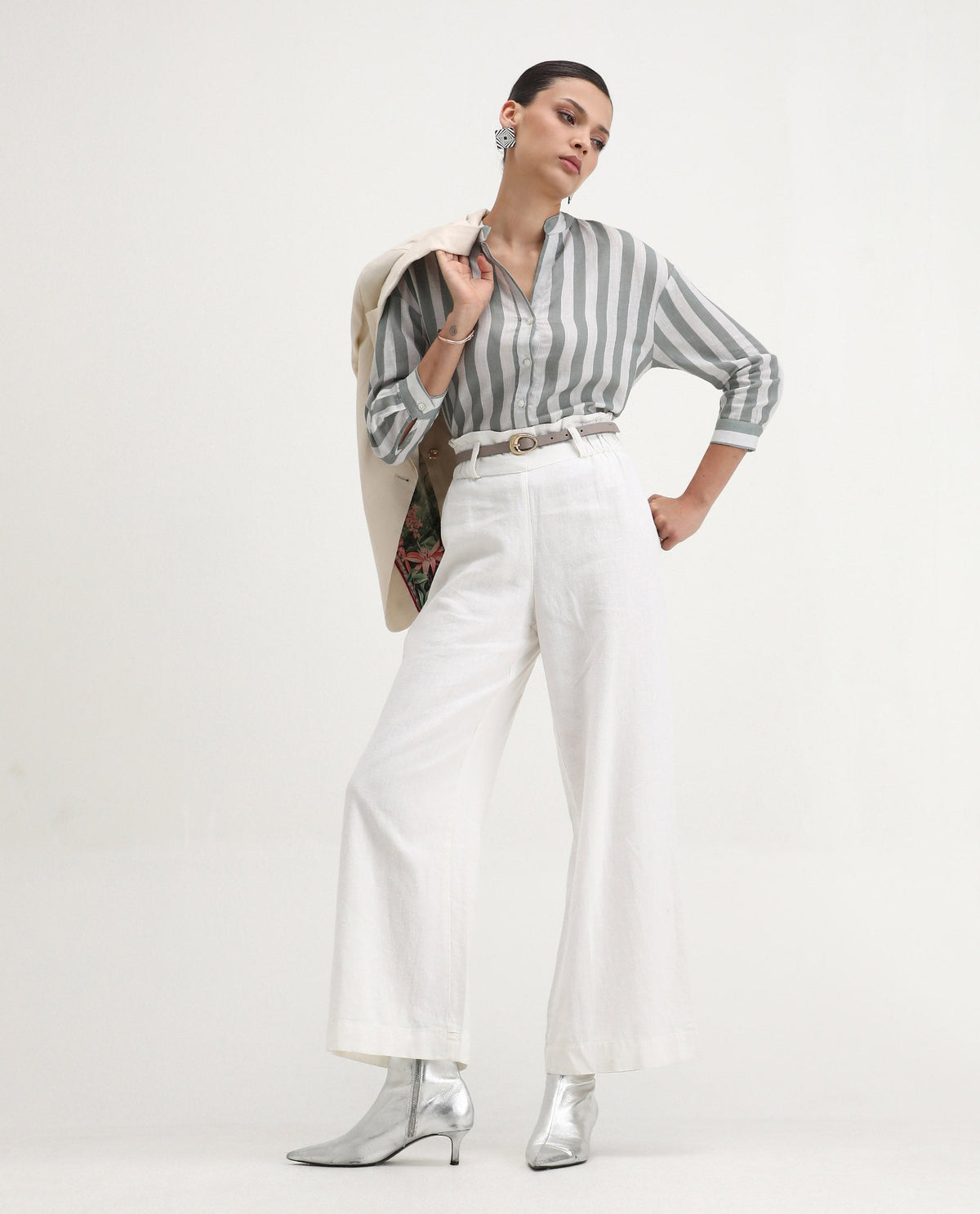 Rareism Women's Kyuzo Off White Linen Spread Collar Striped Cuffed Sleeve Regular Fit Shirt