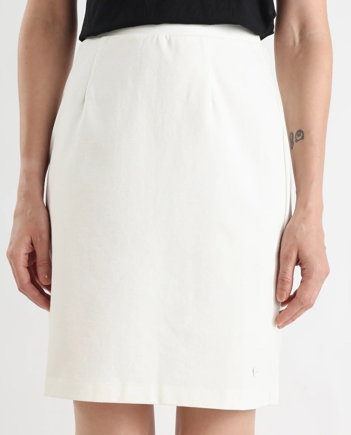 Rareism Women's Melunia White Polyester Blend Plain Knee Length Straight Fit Skirt