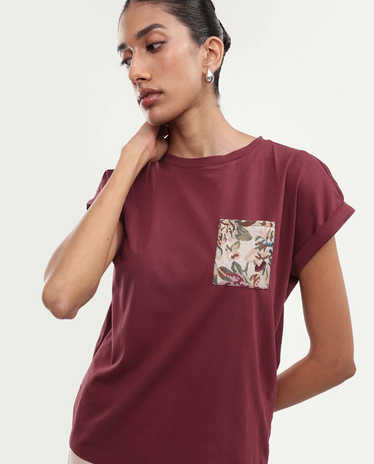 Rareism Women's Tasses Dark Maroon Cotton Blend Crew Neck Relaxed Jacquard T-Shirt