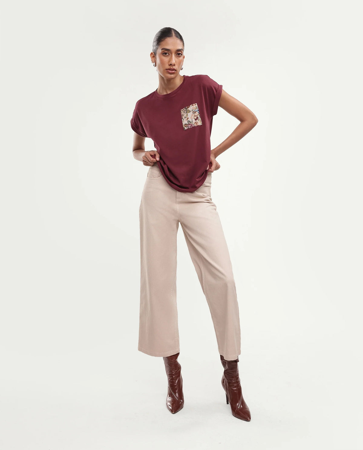 Rareism Women's Tasses Dark Maroon Cotton Blend Crew Neck Relaxed Jacquard T-Shirt