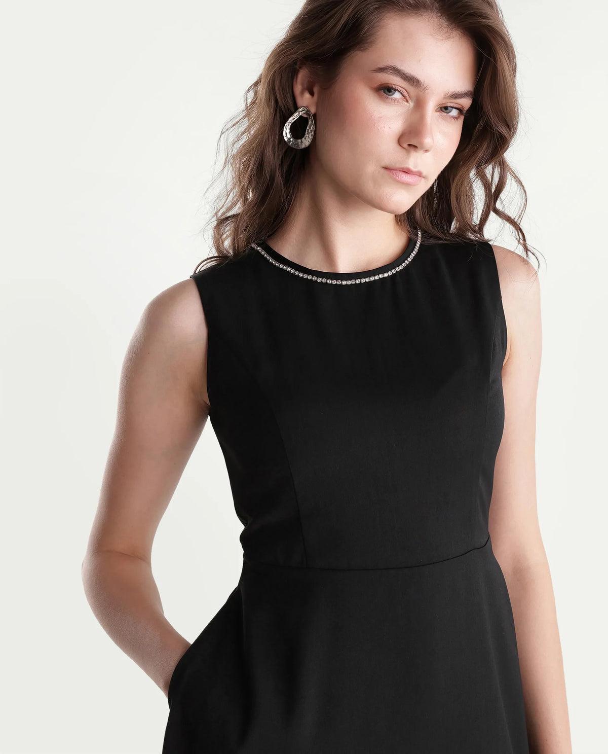 Rareism Women's Xenno Black Polyester Crew Neck Sheath Plain Dress