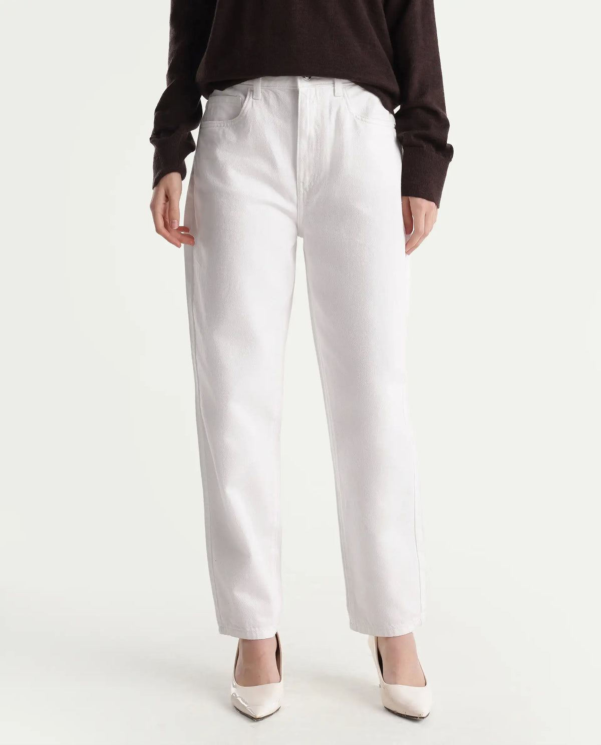 Rareism Women's Barol-5 White Cotton Shank And Zipper Ankle Barrel Plain Jeans