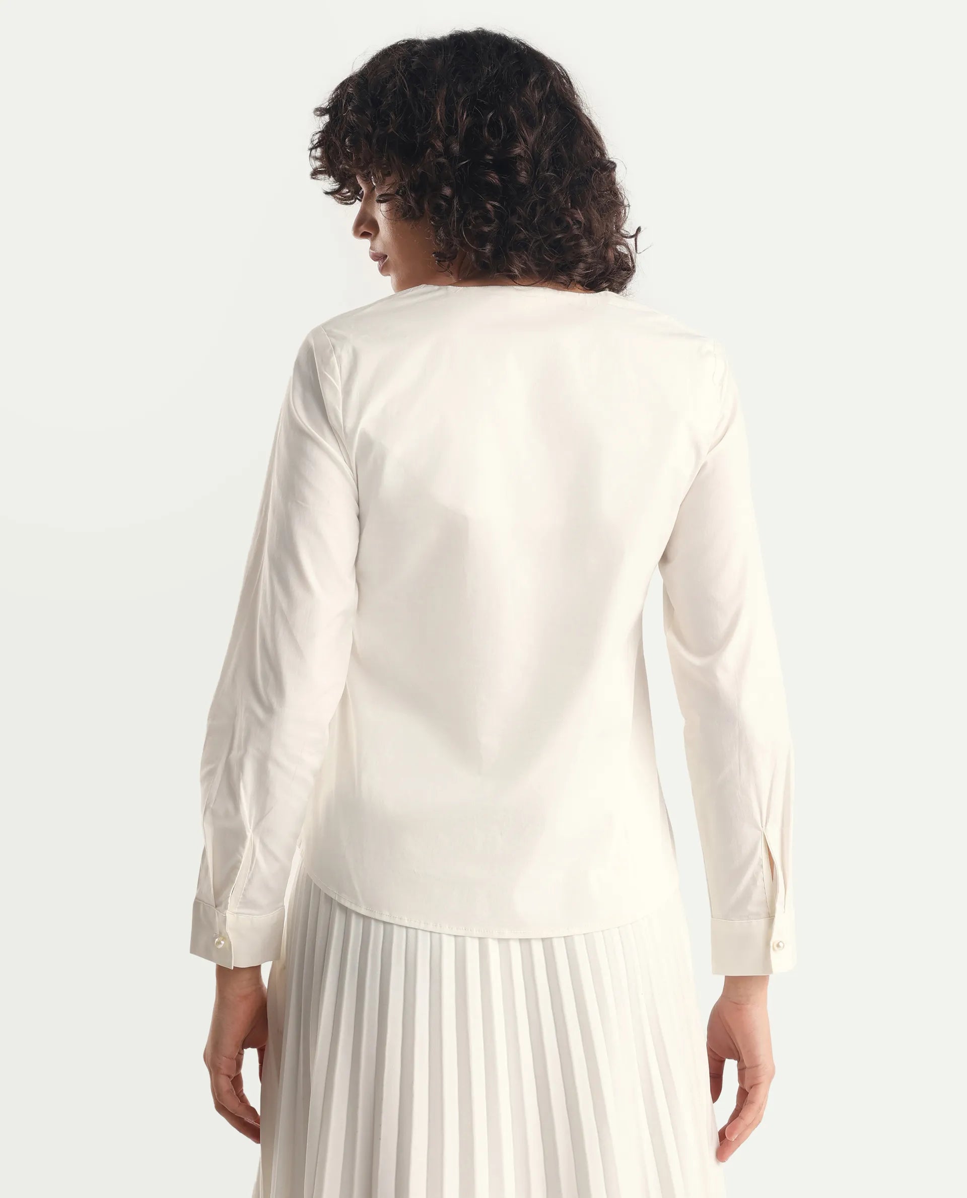 Rareism Women's Starbs Off White Cotton V-Neck Plain Cuffed Sleeve Regular Fit Top