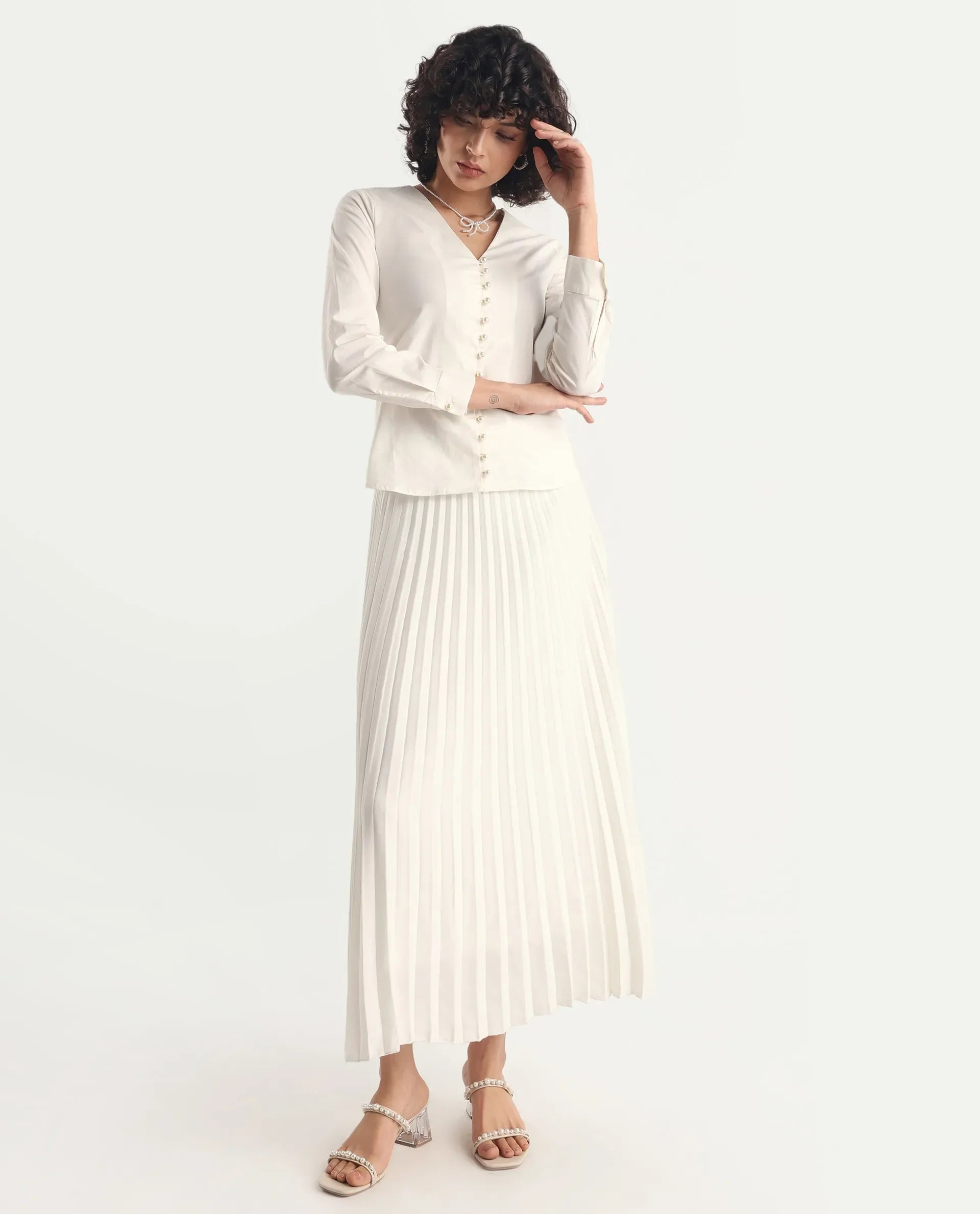 Rareism Women's Starbs Off White Cotton V-Neck Plain Cuffed Sleeve Regular Fit Top