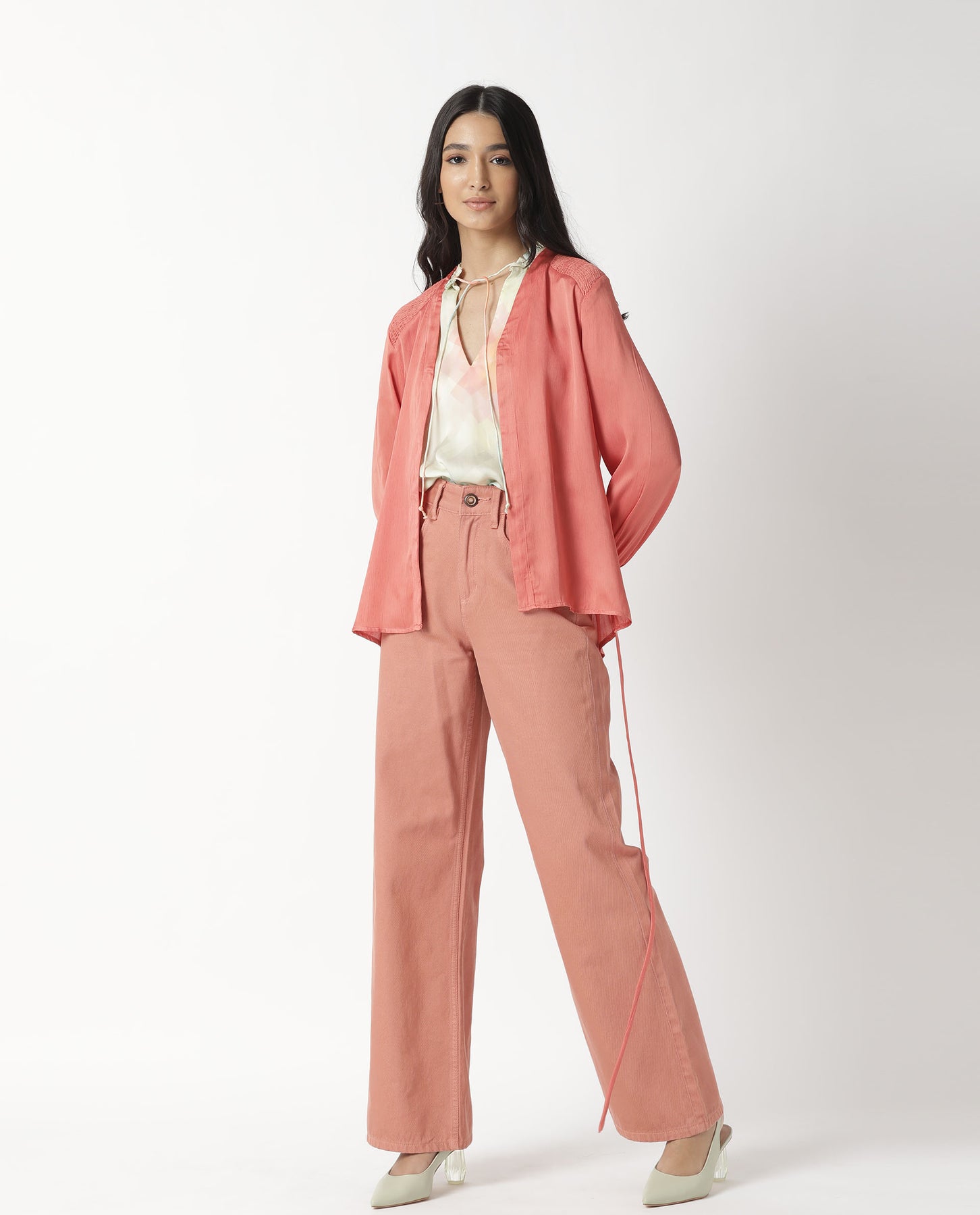 A Fall Fashion Guide: 7 Ways to Wear Shrugs for Women