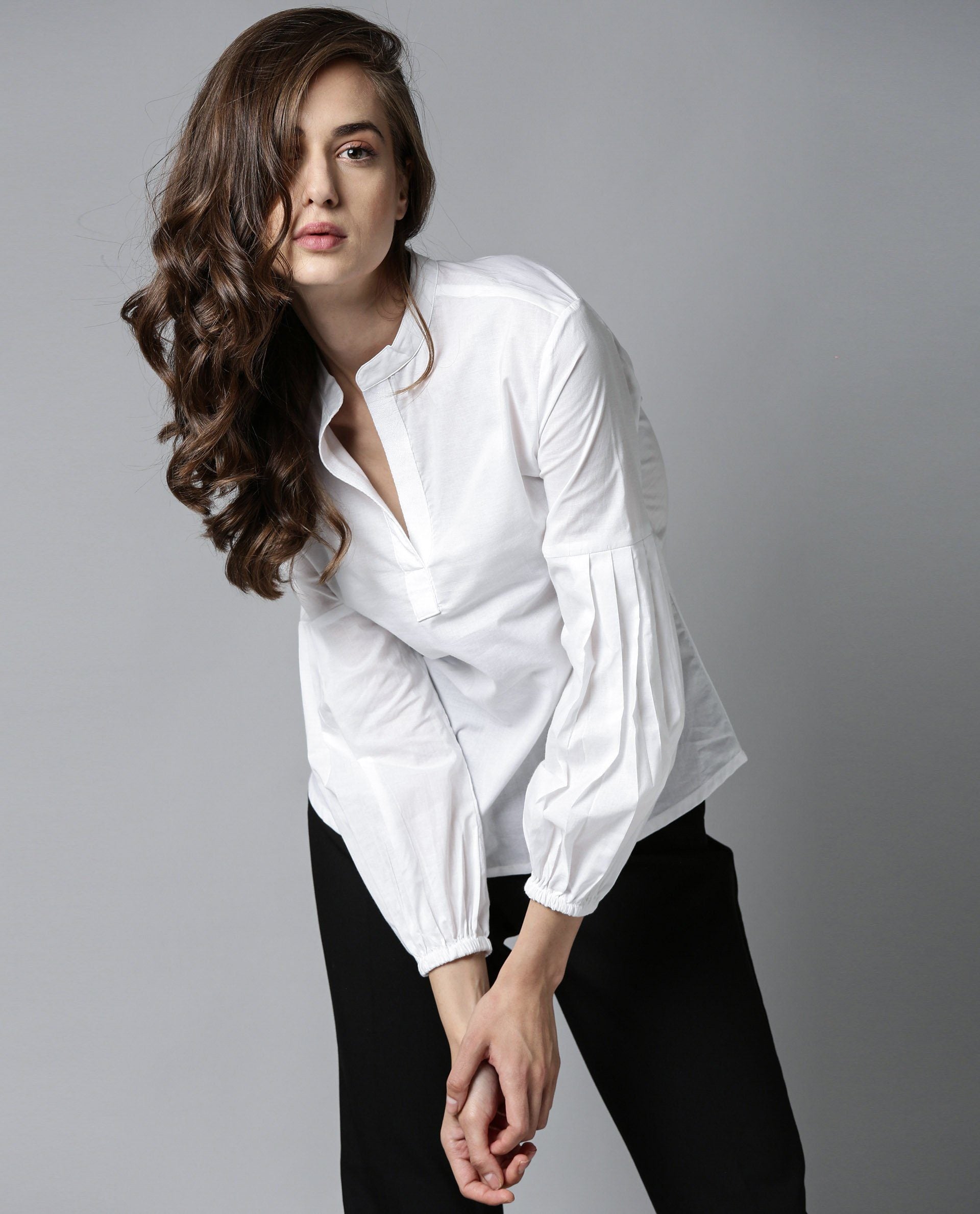 Rareism Women Loui White Cotton Fabric Regular Fit Collarless Full Sleeves Solid Top