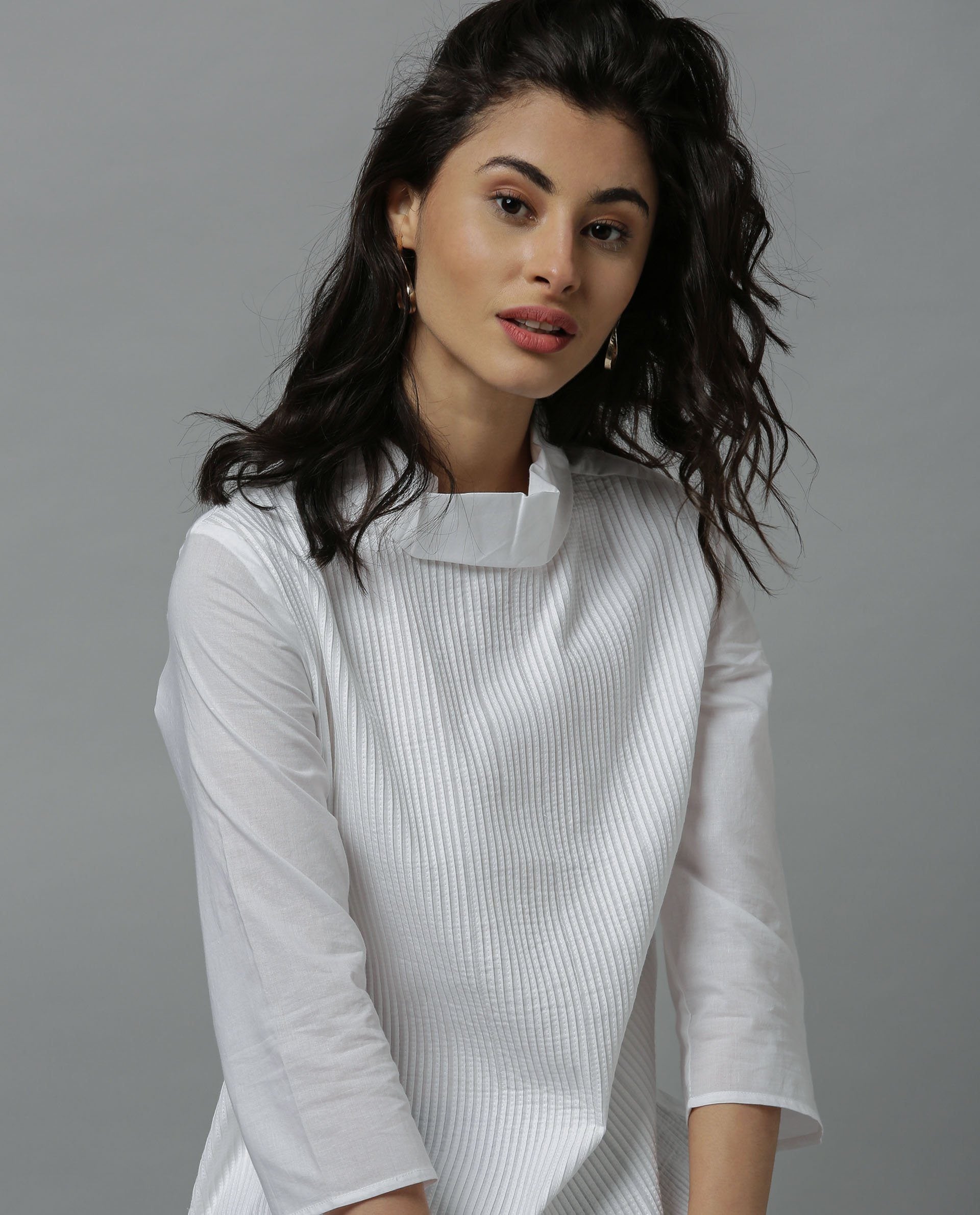 Rareism Women Pins-1 White Top Short Sleeves