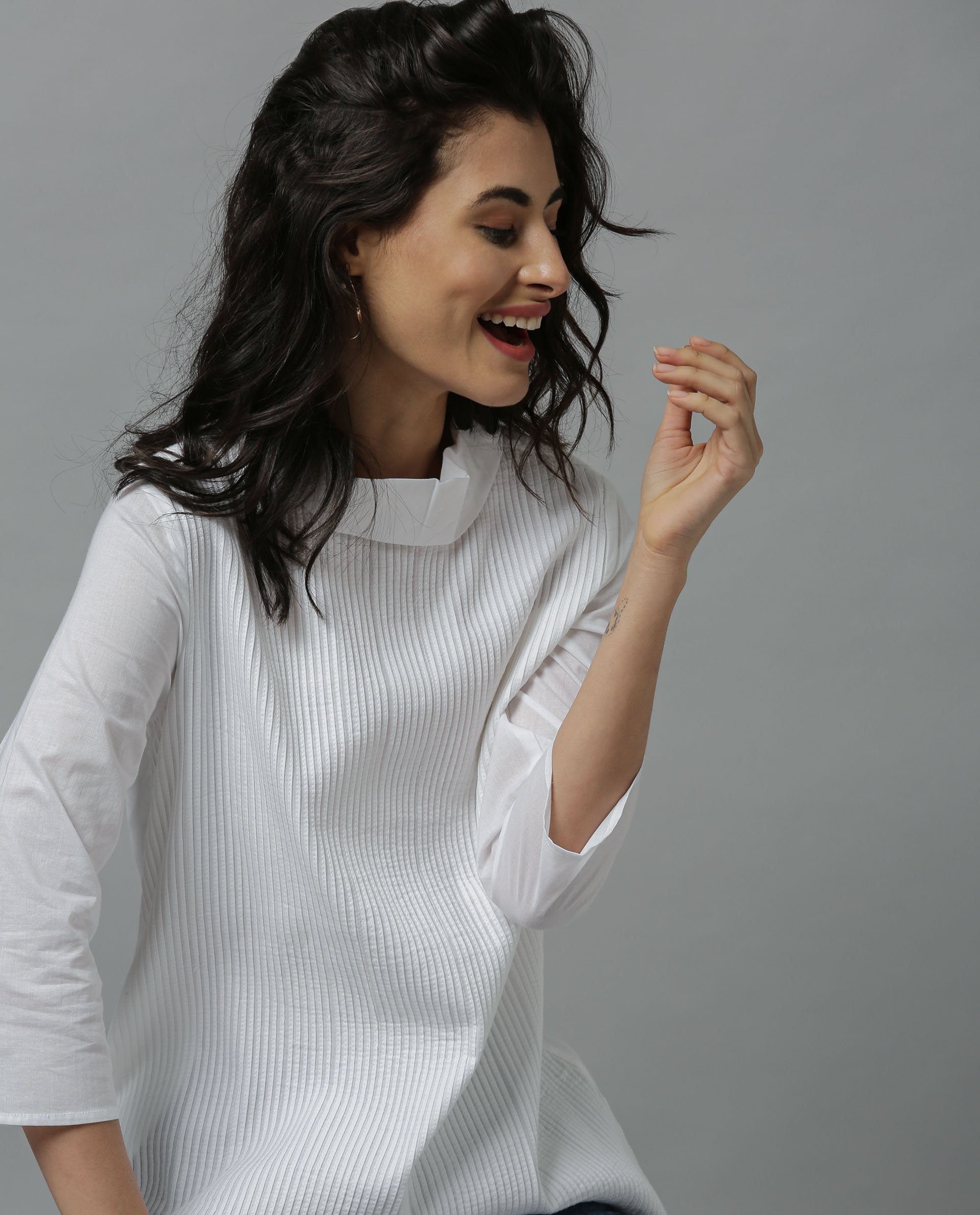 Rareism Women Pins-1 White Top Short Sleeves