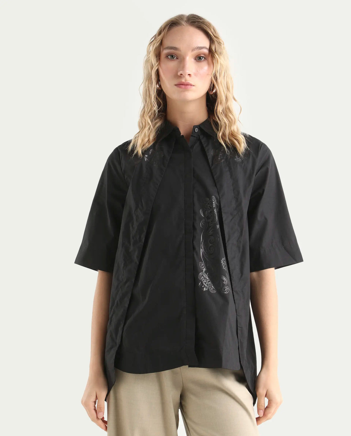 Rareism Women's Flick Black Cotton Spread Collar Plain Regular Fit Top