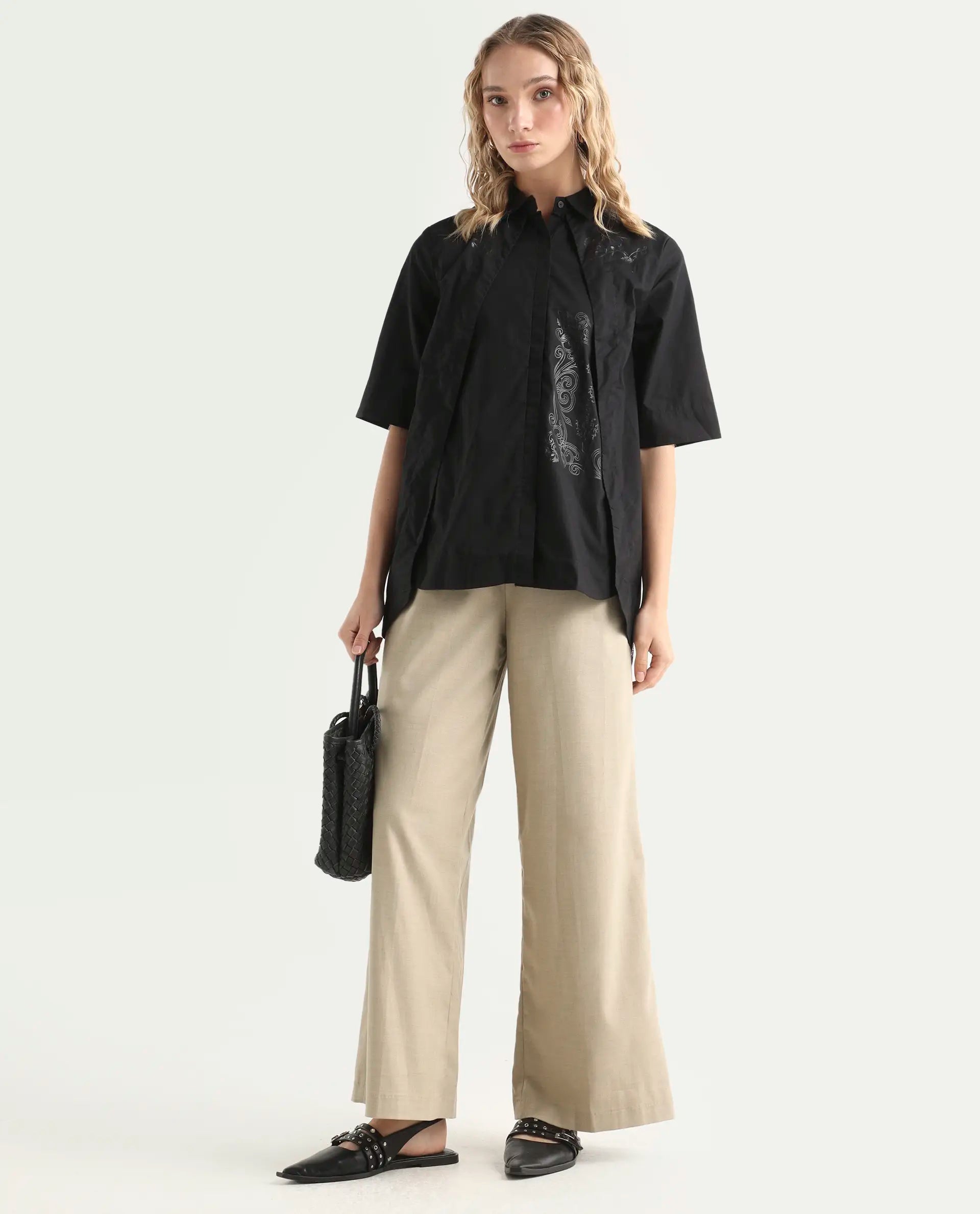 Rareism Women's Flick Black Cotton Spread Collar Plain Regular Fit Top