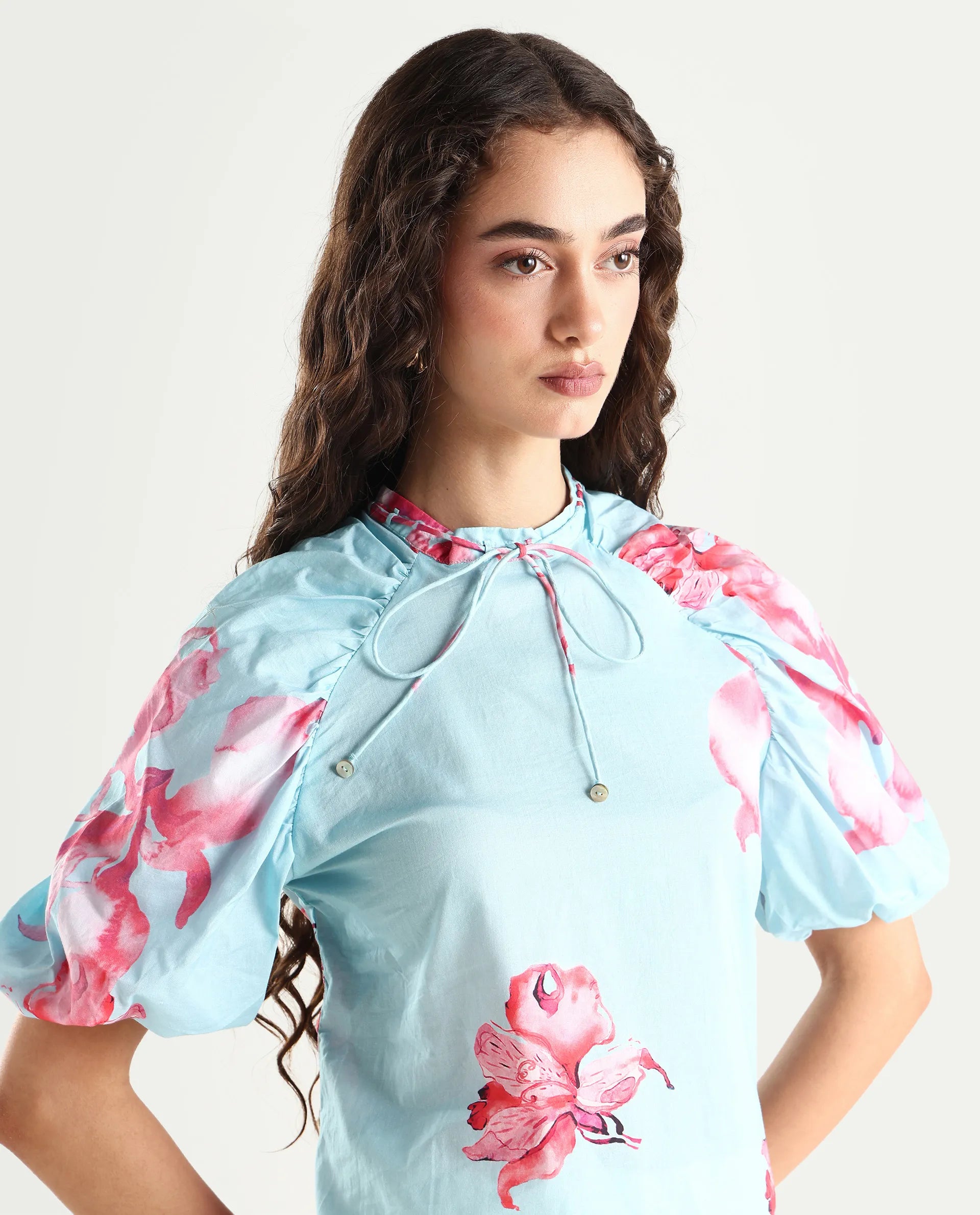 Rareism Women's Kink Blue Cotton Tie-Up Neck Floral Print Puff Sleeves Relaxed Fit Top