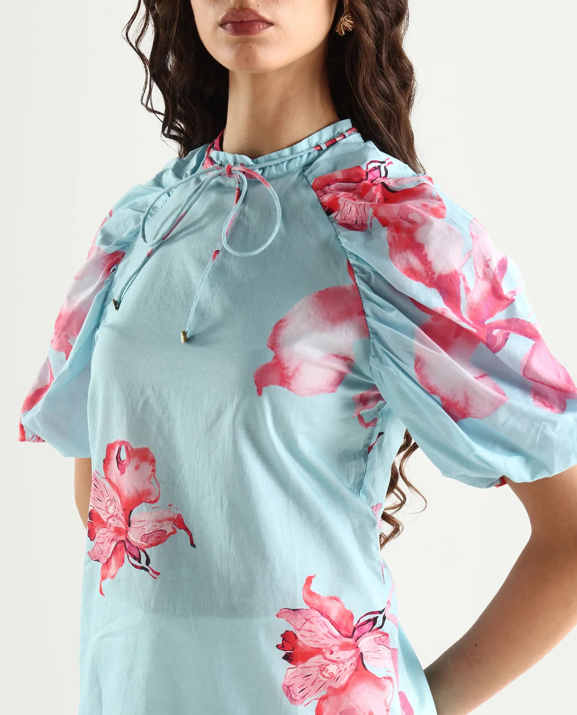 Rareism Women's Kink Blue Cotton Tie-Up Neck Floral Print Puff Sleeves Relaxed Fit Top