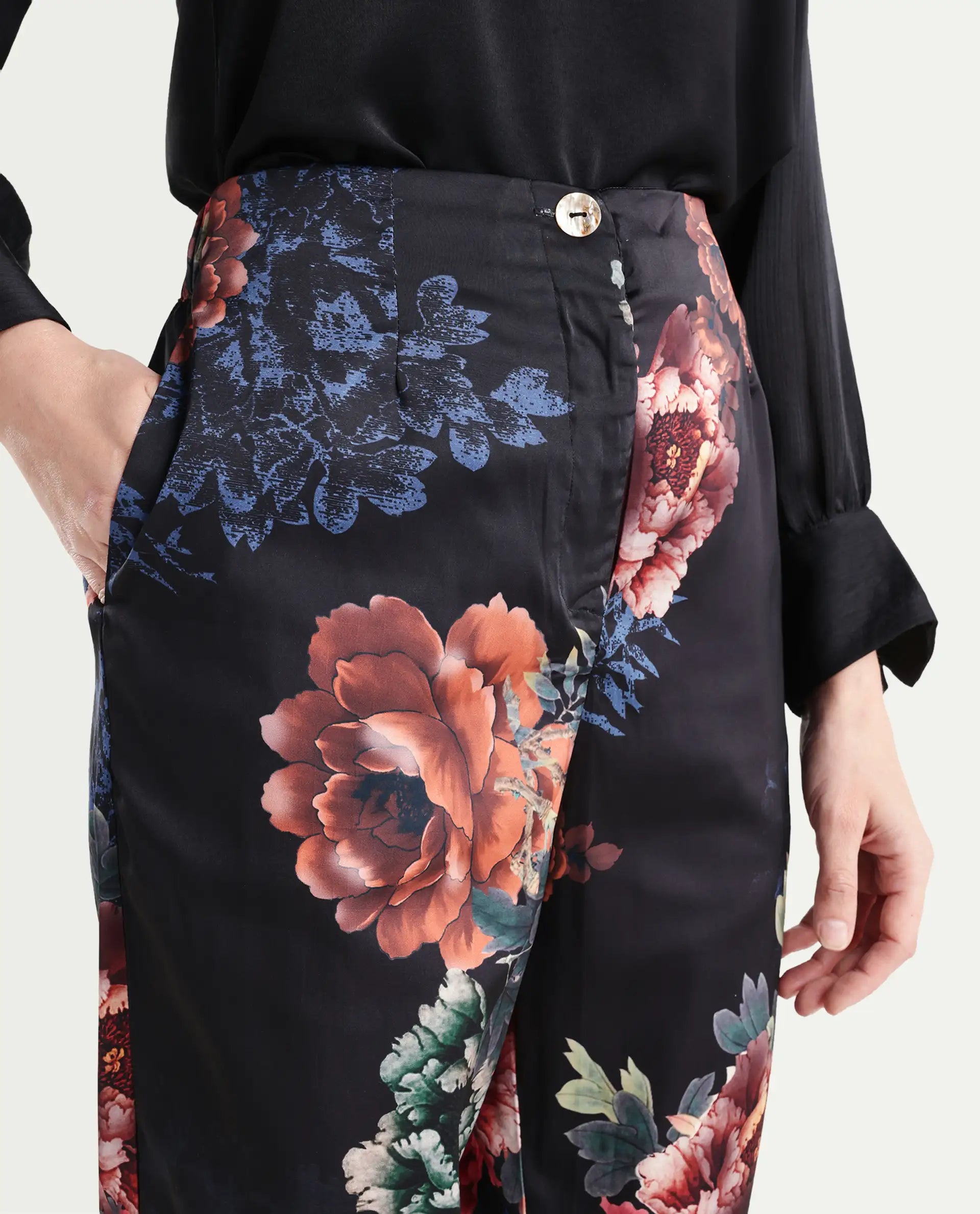 Rareism Women's Wingadium Black Modal Floral Print Ankle Length Regular Fit Trouser