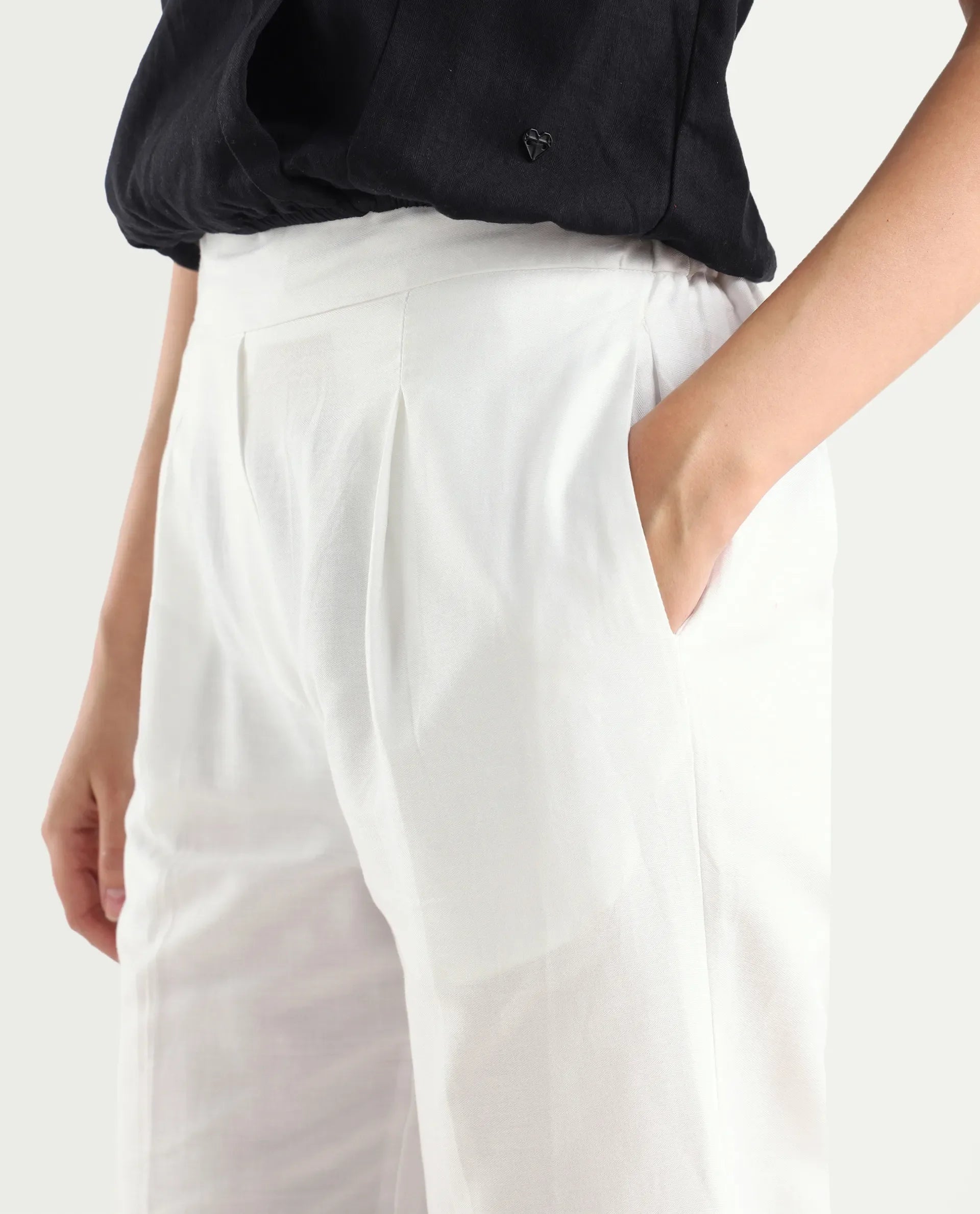 Rareism Women's Weigen White Cotton Floral Print Ankle Length Relaxed Fit Trouser