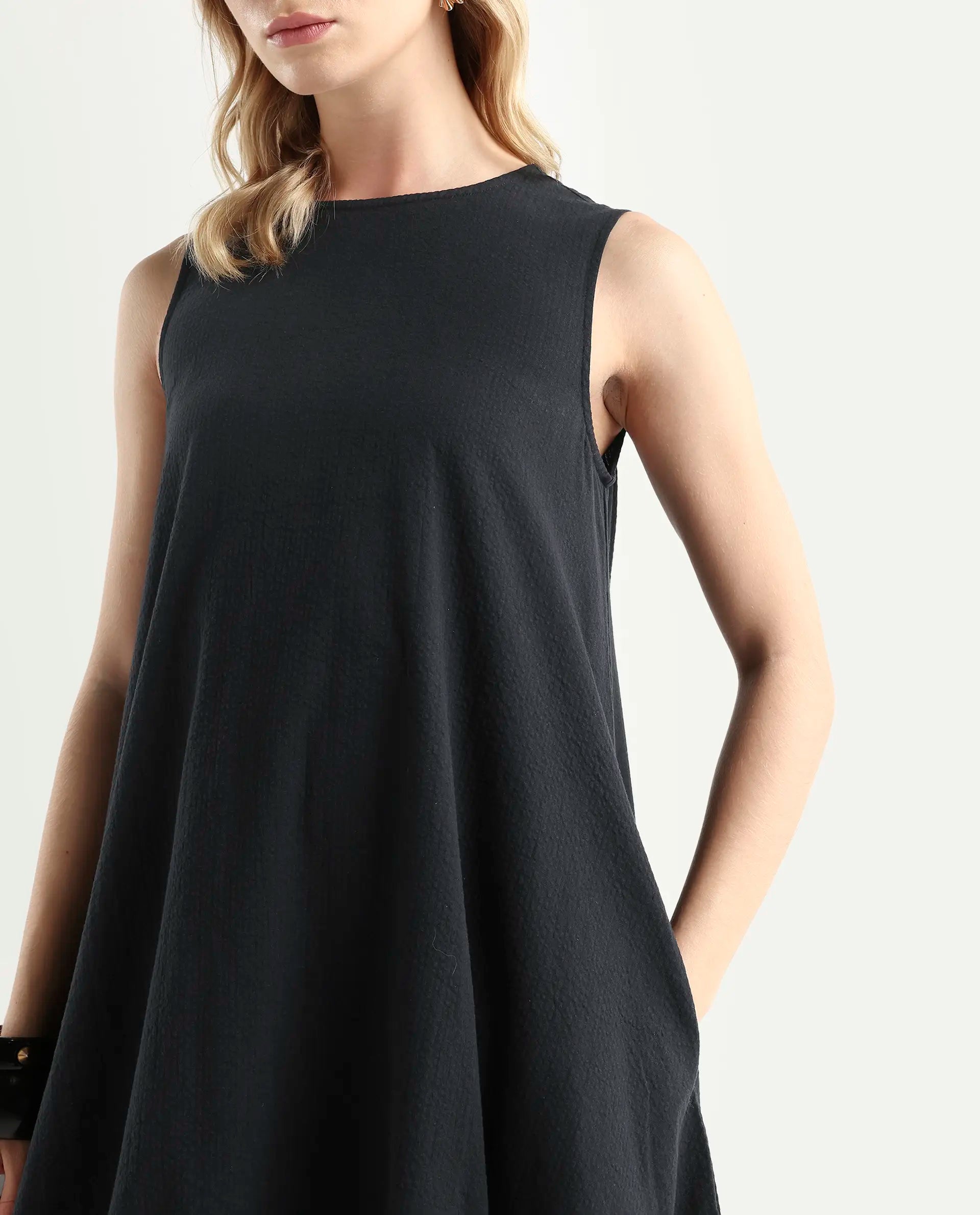 Rareism Women's Zakura Black Cotton Crew Neck Striped Sleeveless Maxi Balloon Dress