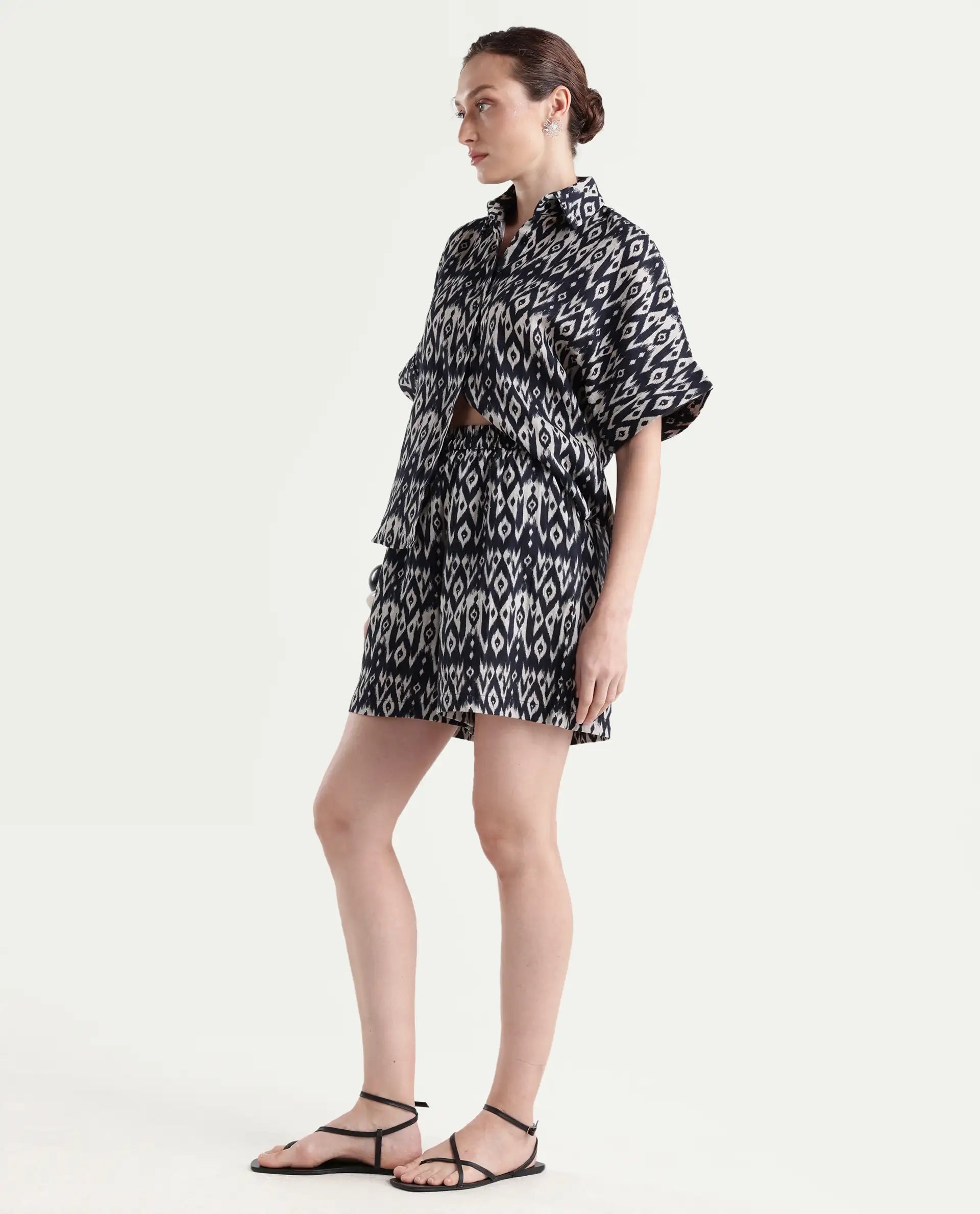 Rareism Women's Cabuto B Black Cotton Blend Geometric Print Mini Relaxed Fit Shorts