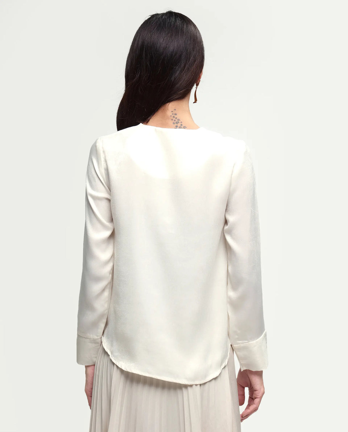 Rareism Women's Daxzo Off White Velvet Round Neck Plain Relaxed Fit Top