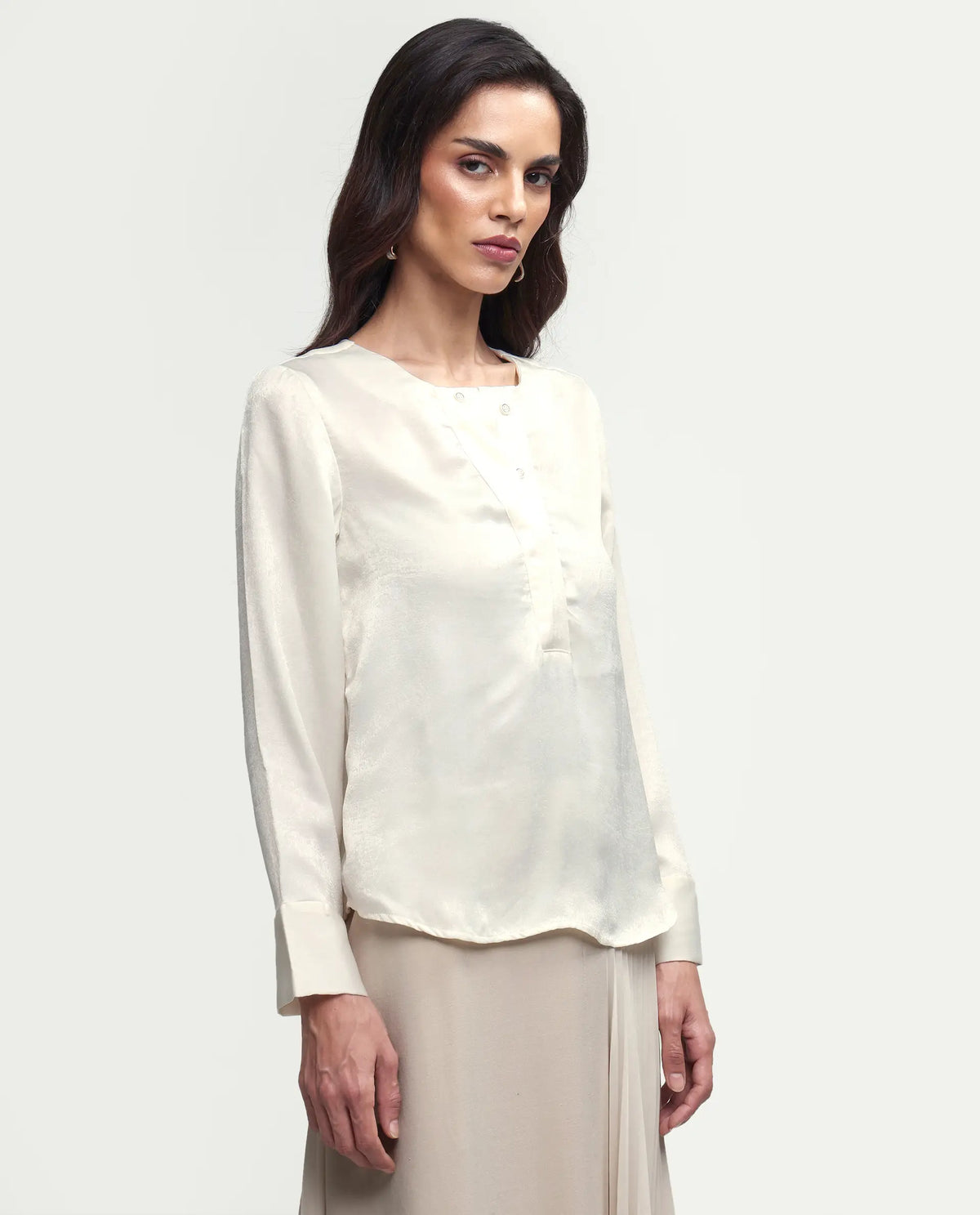 Rareism Women's Daxzo Off White Velvet Round Neck Plain Relaxed Fit Top