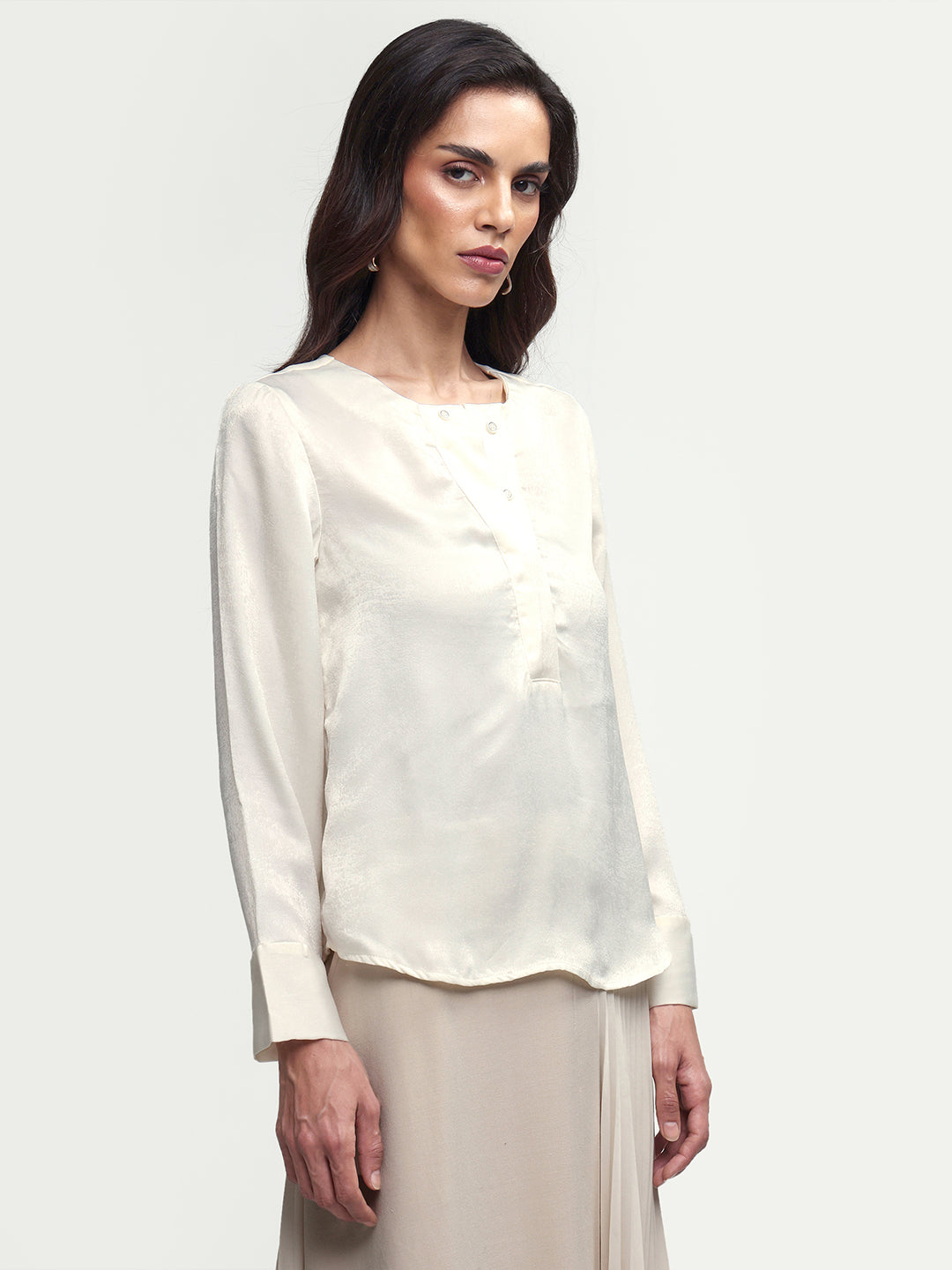 Rareism Women's Daxzo Off White Velvet Round Neck Plain Relaxed Fit Top