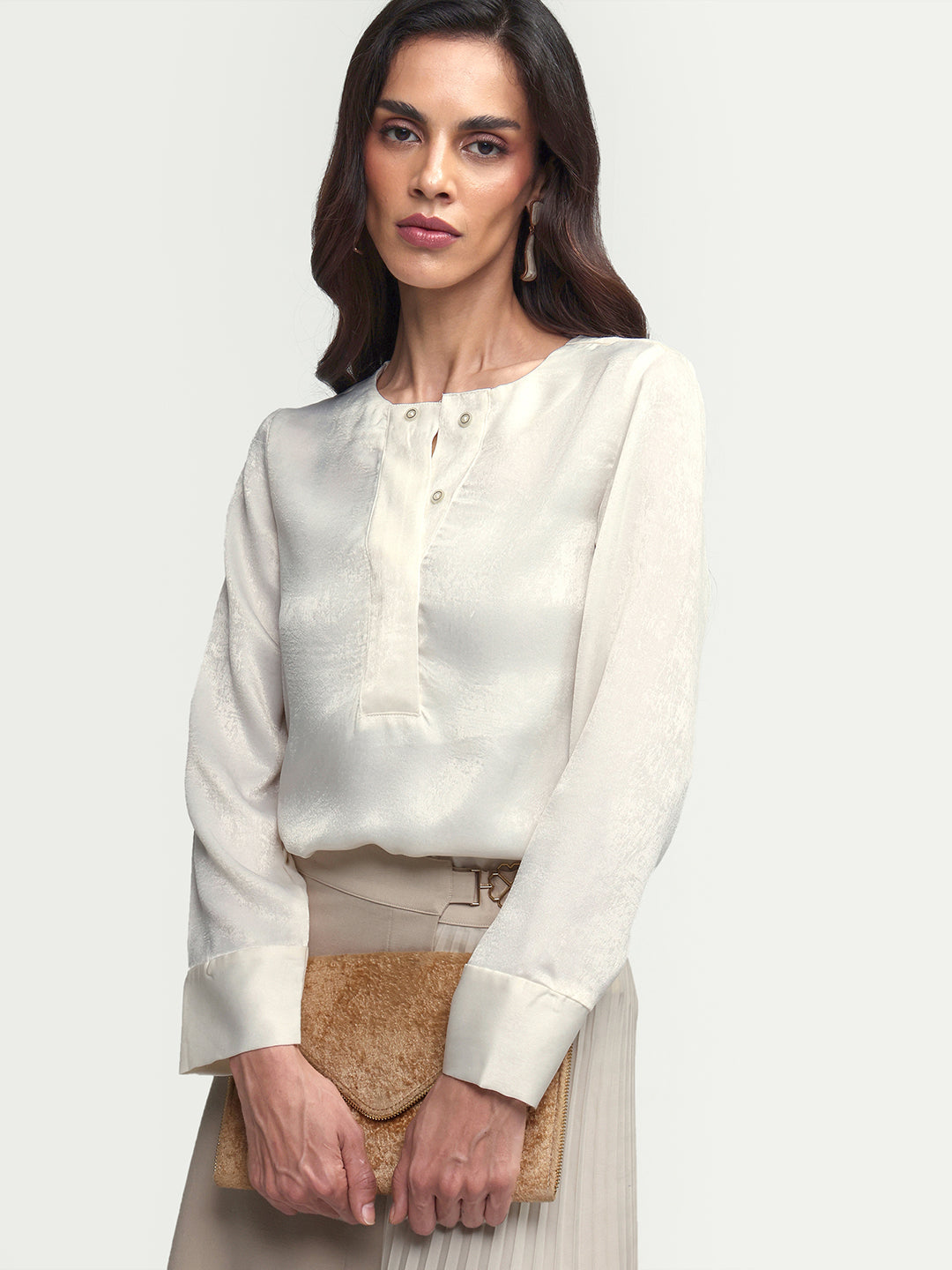 Rareism Women's Daxzo Off White Velvet Round Neck Plain Relaxed Fit Top