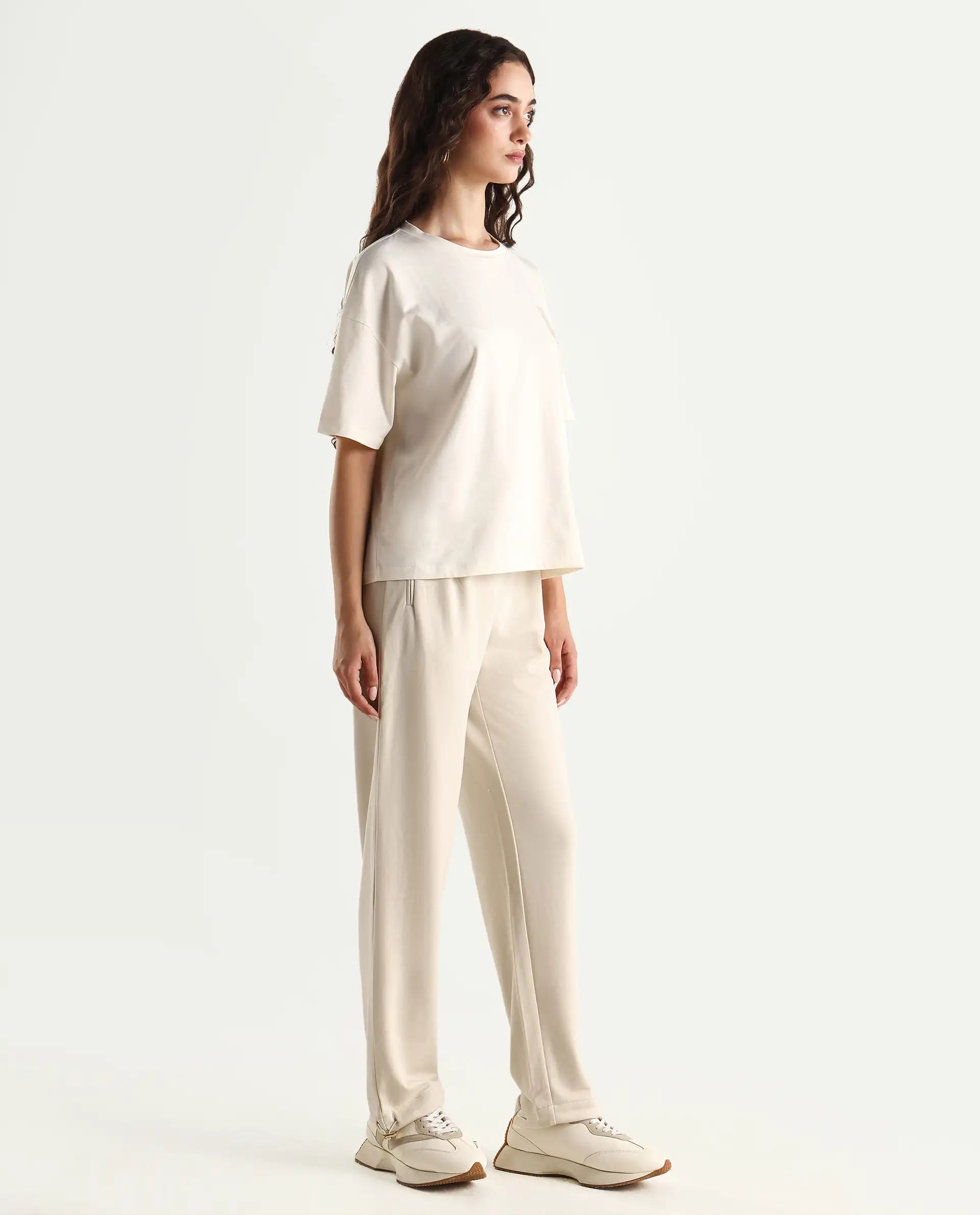 Rareism Women's Gumushane Off White Modal Blend Plain Ankle Length Straight Fit Track Pant