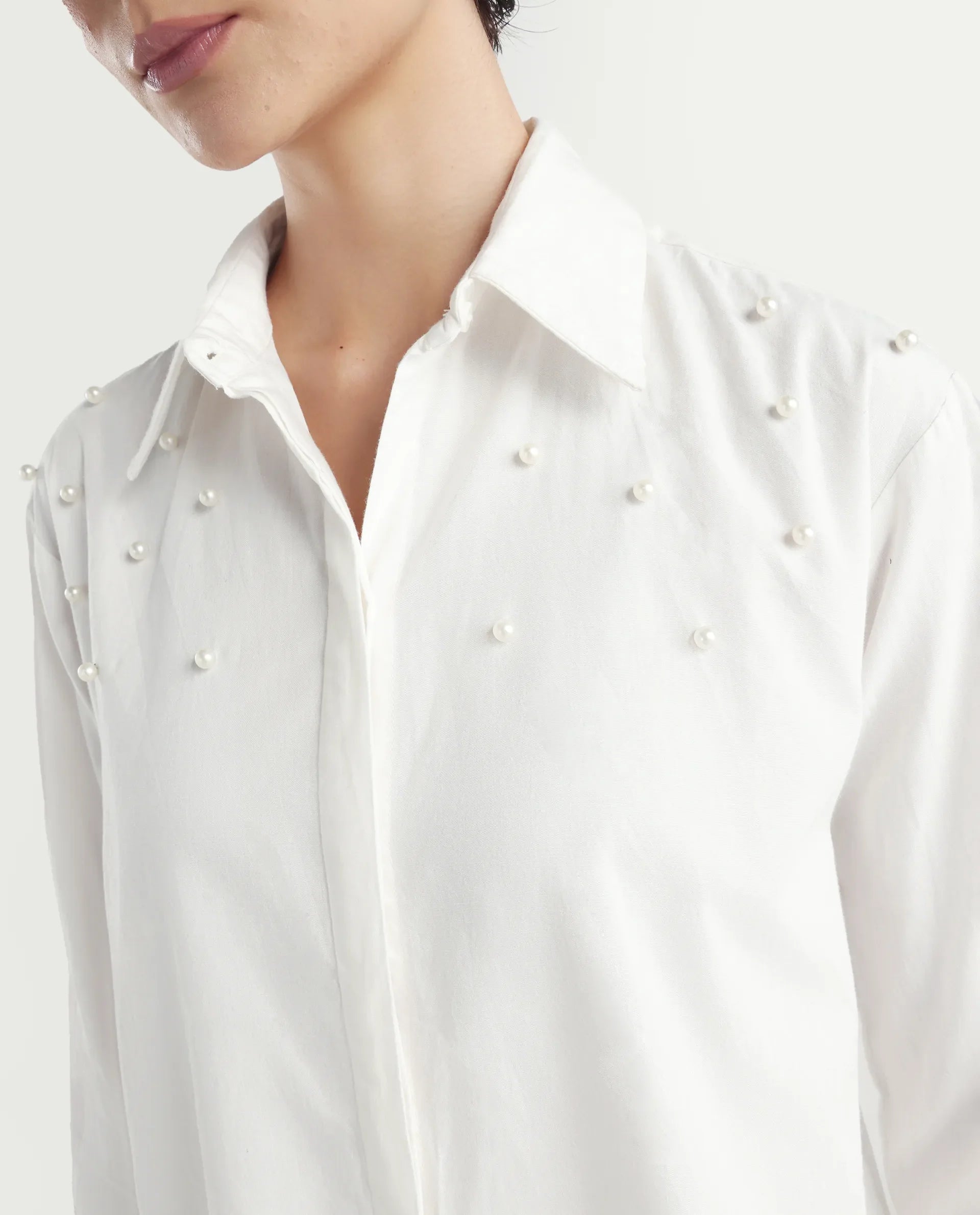 Rareism Women's Bhanik White Cotton Spread Collar Plain Cuffed Sleeve Regular Fit Shirt