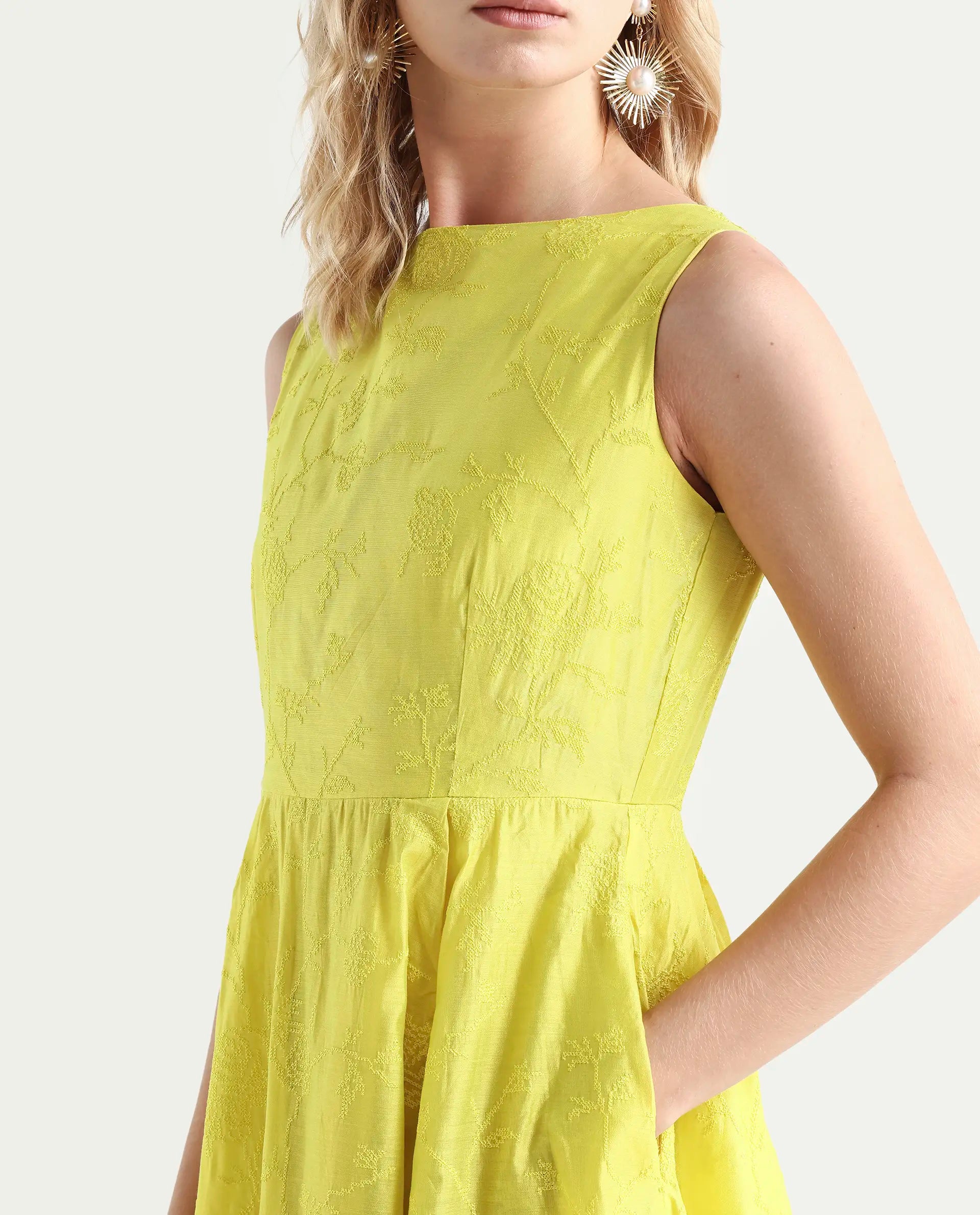 Rareism Women's Prero Green Viscose Blend Boat Neck Plain Sleeveless Midi A-Line Dress