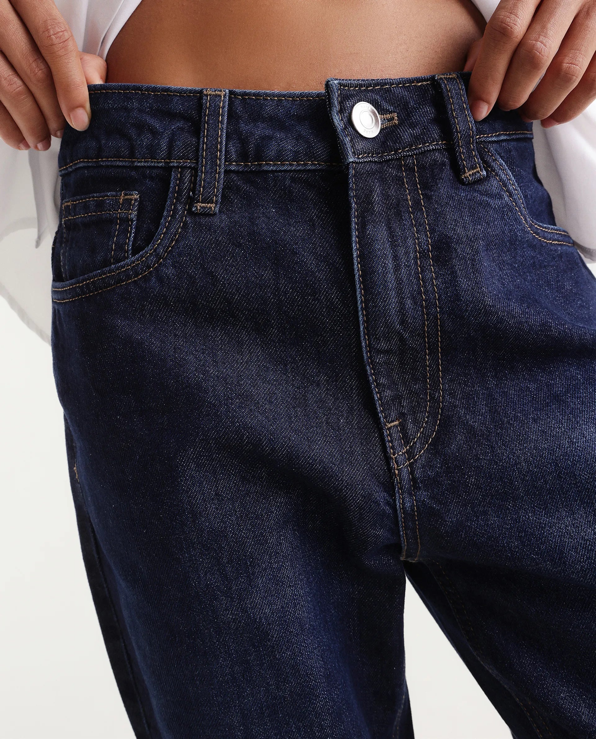 Rareism Women's Momind Dark Navy Cotton Blend Mom Fit Plain Jeans