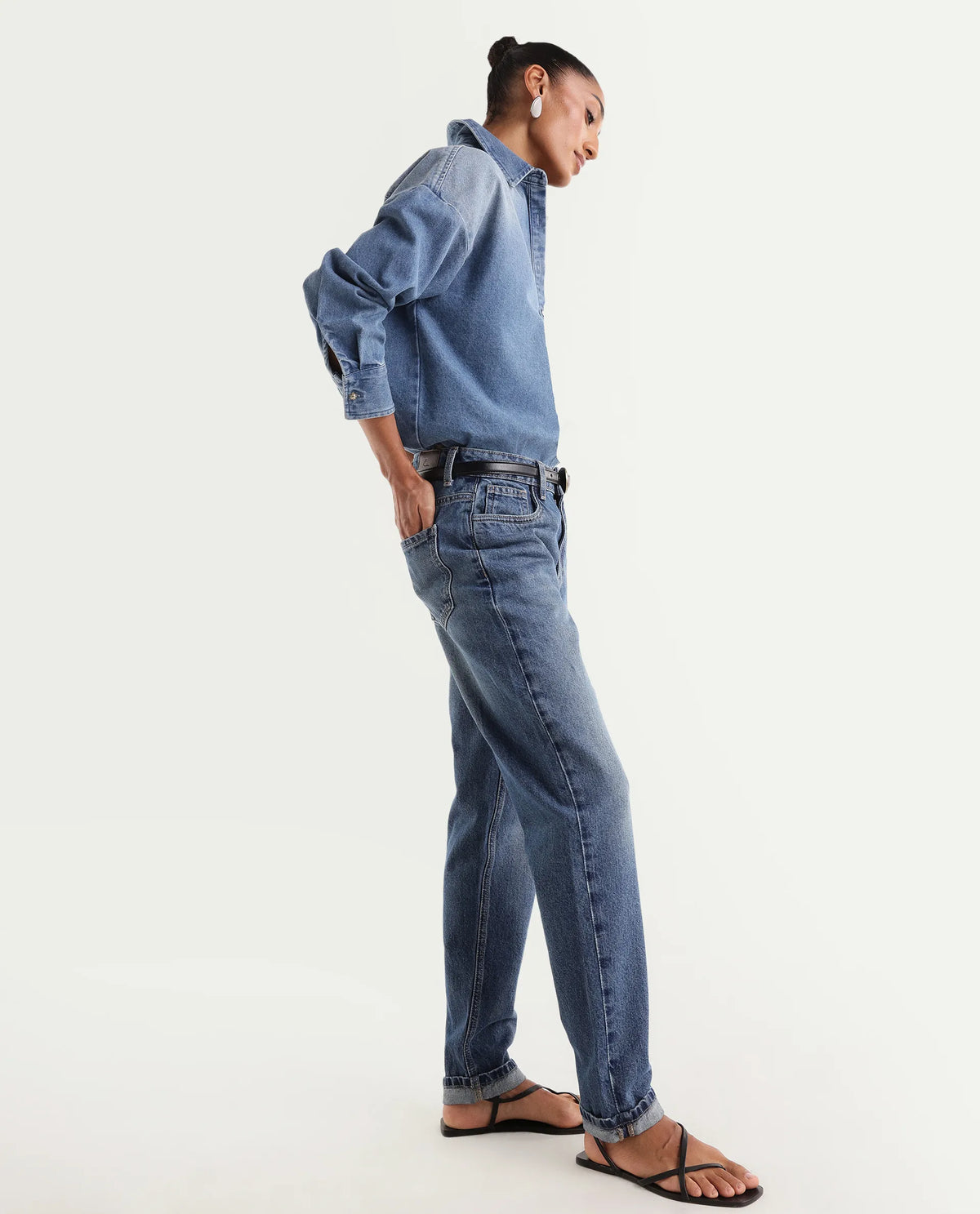 Rareism Women's Momlim Blue Cotton Blend Mom Fit Plain Jeans