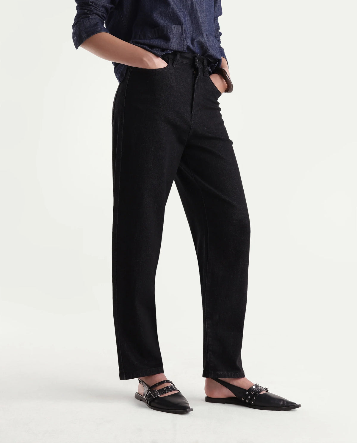 Rareism Women's Barol-1 Black Cotton Blend Shank And Zipper Ankle Barrel Plain Jeans