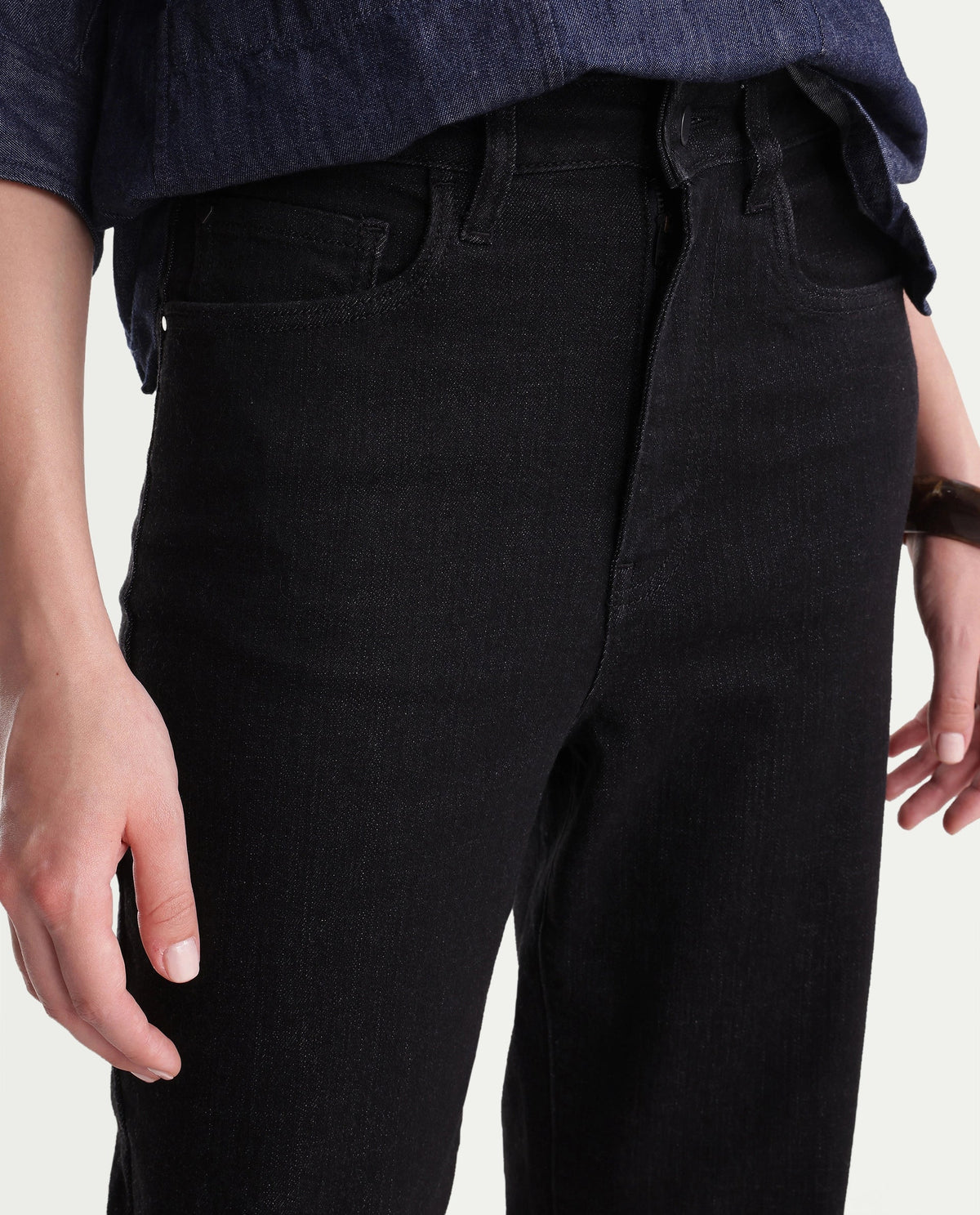 Rareism Women's Barol-1 Black Cotton Blend Shank And Zipper Ankle Barrel Plain Jeans