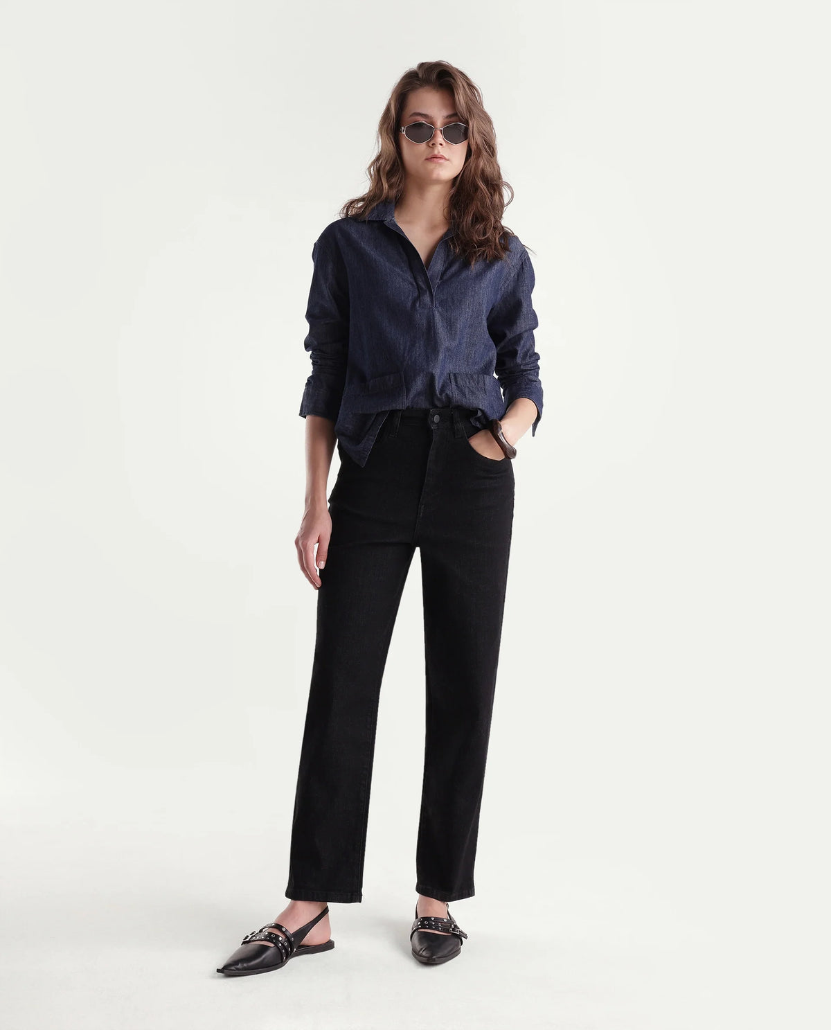Rareism Women's Barol-1 Black Cotton Blend Shank And Zipper Ankle Barrel Plain Jeans