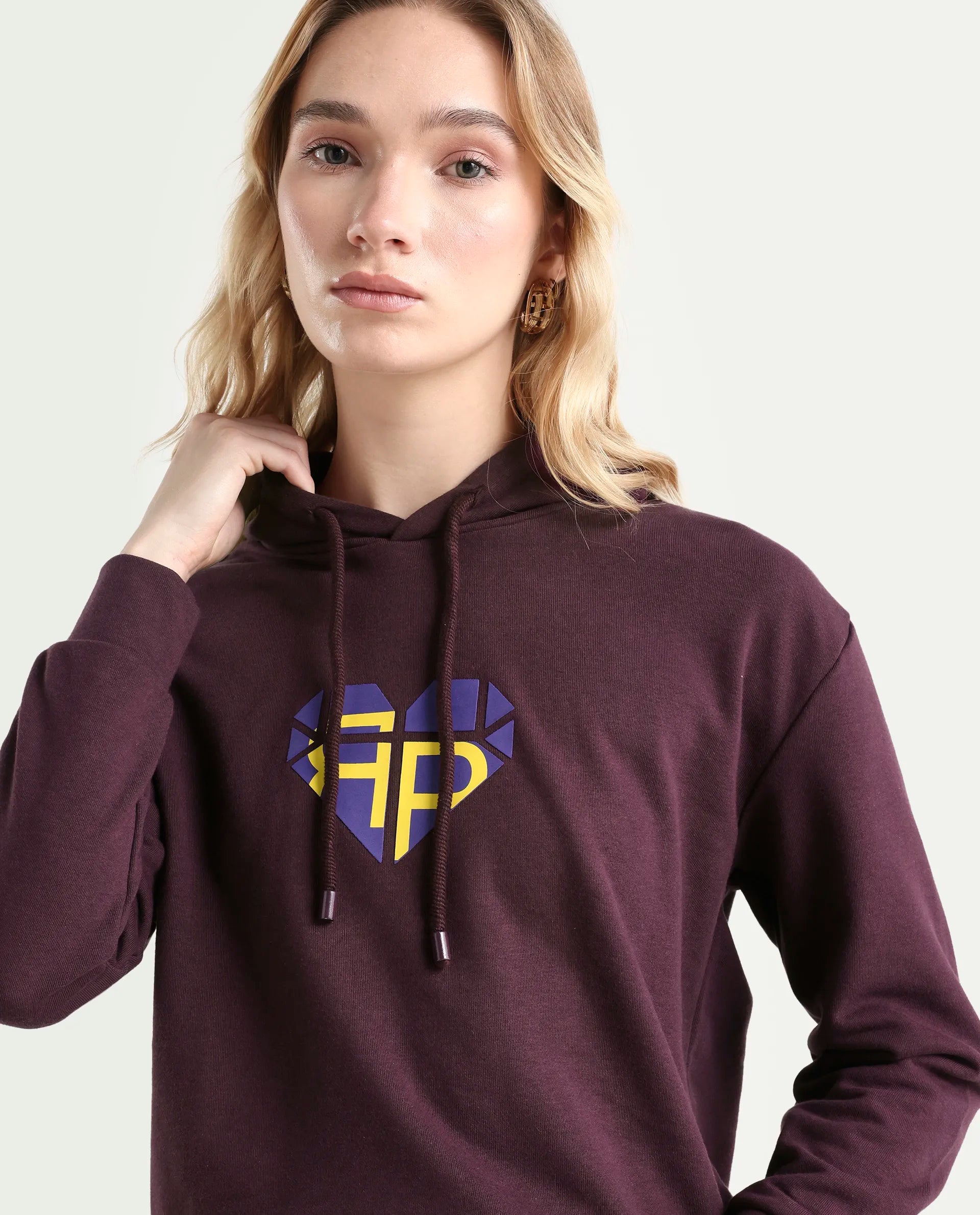 Rareism Women's Blacher Dark Maroon Polyester Blend Hooded Graphic Print Regular Fit Sweatshirt