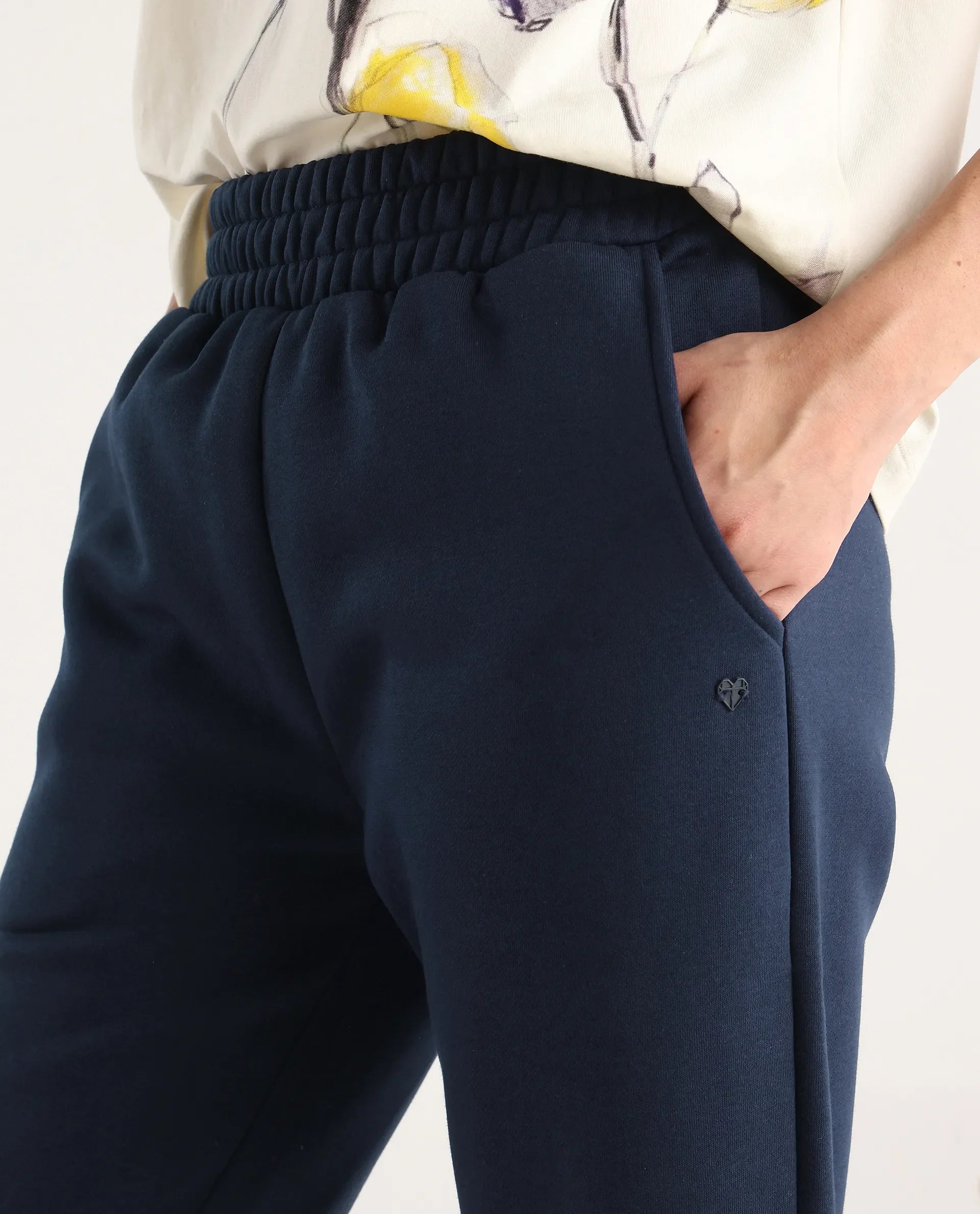 Rareism Women's Blunt Navy Cotton Blend Plain Ankle Length Regular Fit Track Pant