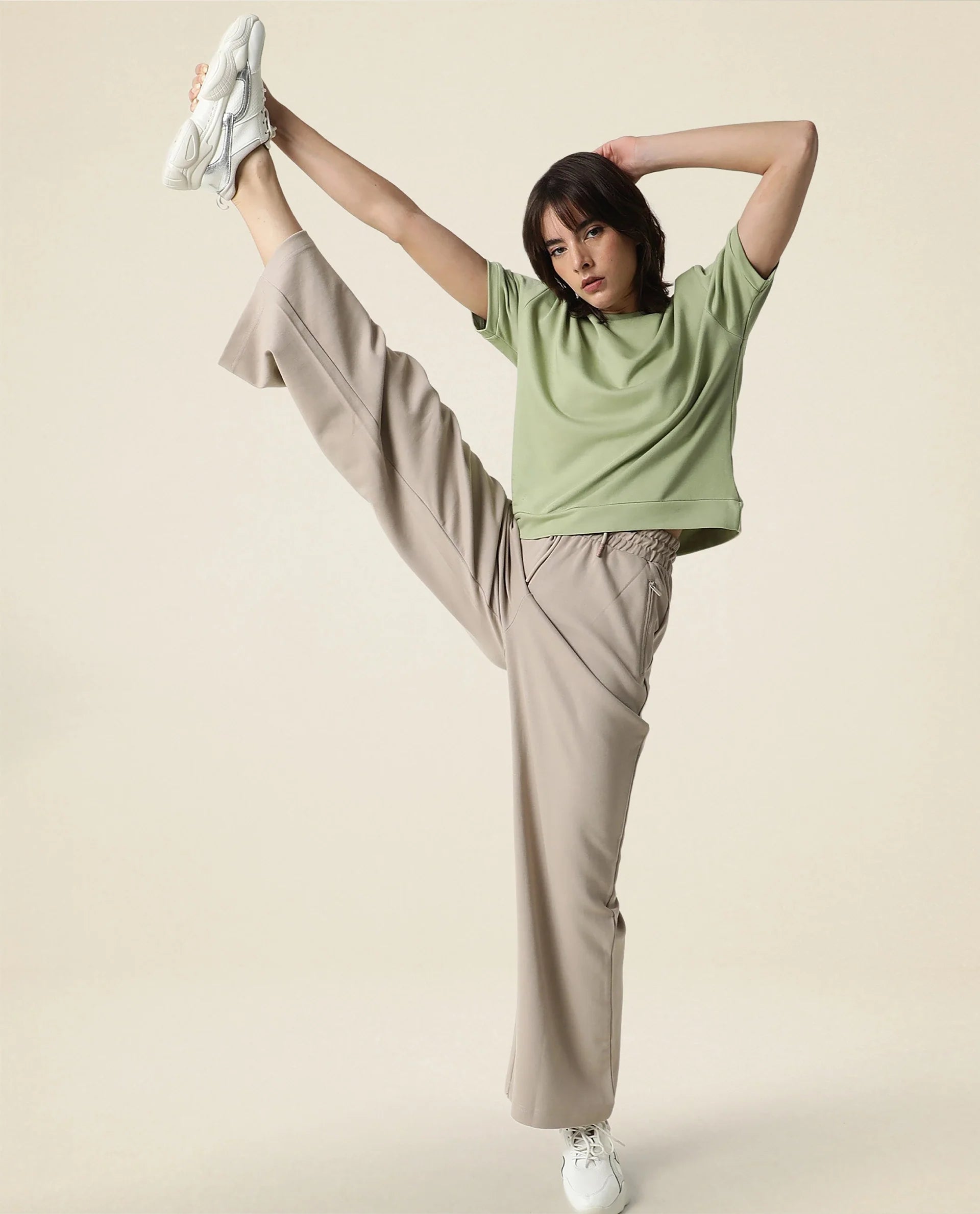 Rareism Women's Heavy Weight Interlock 340 Gsm Cotton Blend Plain Ankle Length Relaxed Fit Track Pant Flared