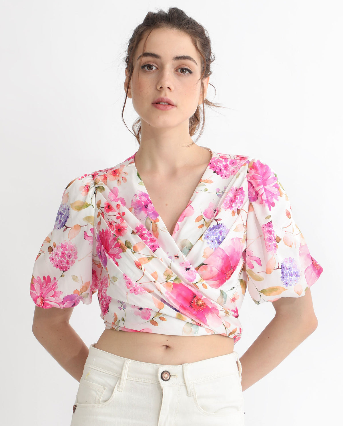 Rareism Women Dackio White Polyester Fabric Short Sleeves Tie-Up Closure V-Neck Balloon Sleeve Relaxed Fit Floral Print Cropped Top