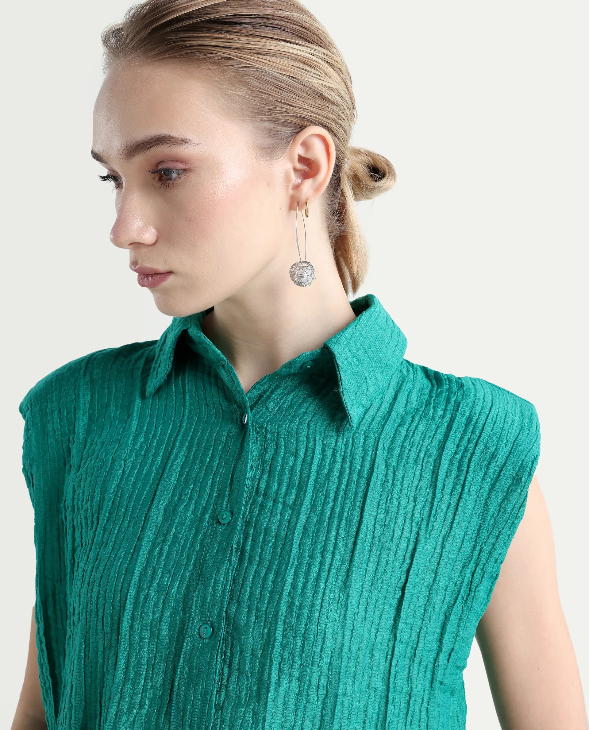 Rareism Women's Drummy Green Rayon Drop Collar Plain Sleeveless Regular Fit Top