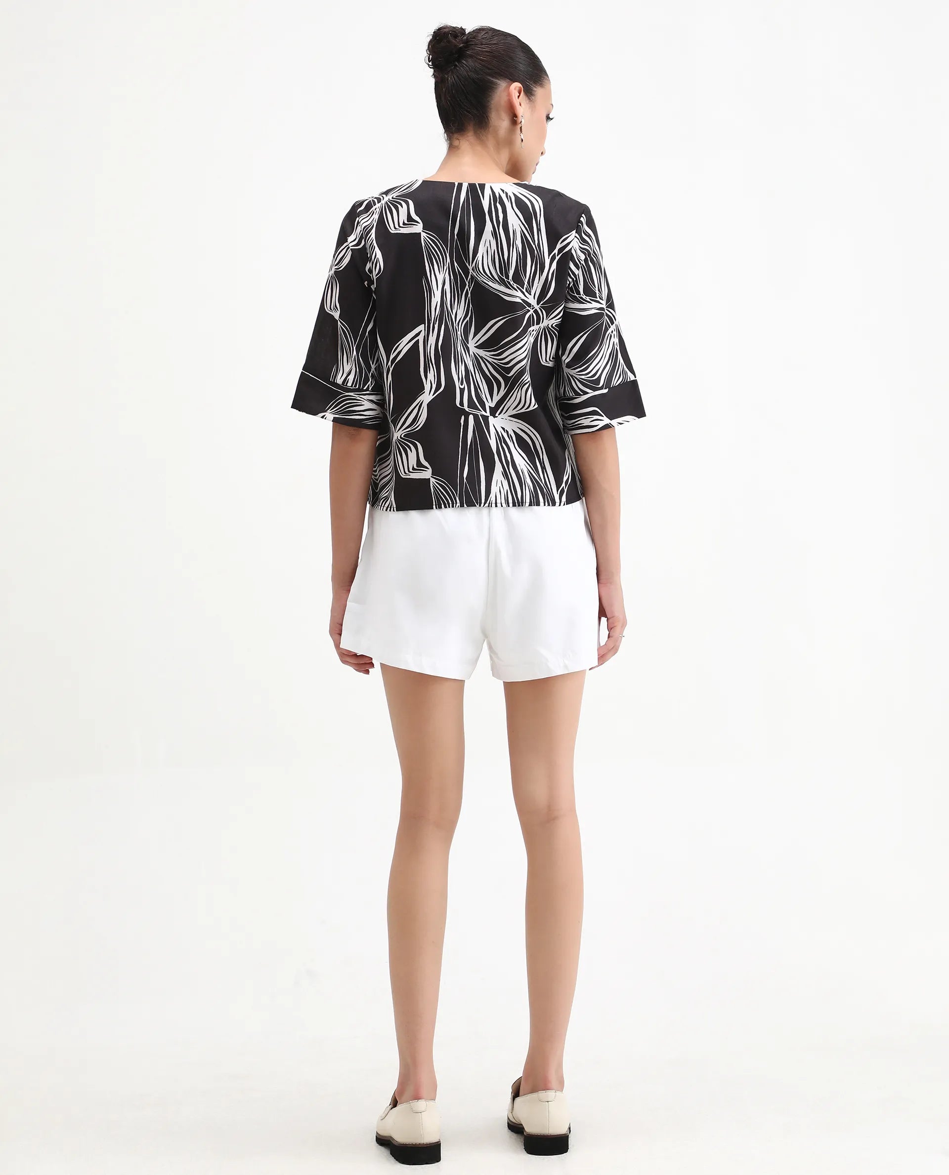 Rareism Women's Elli White Cotton Plain Mini Regular Fit Shorts