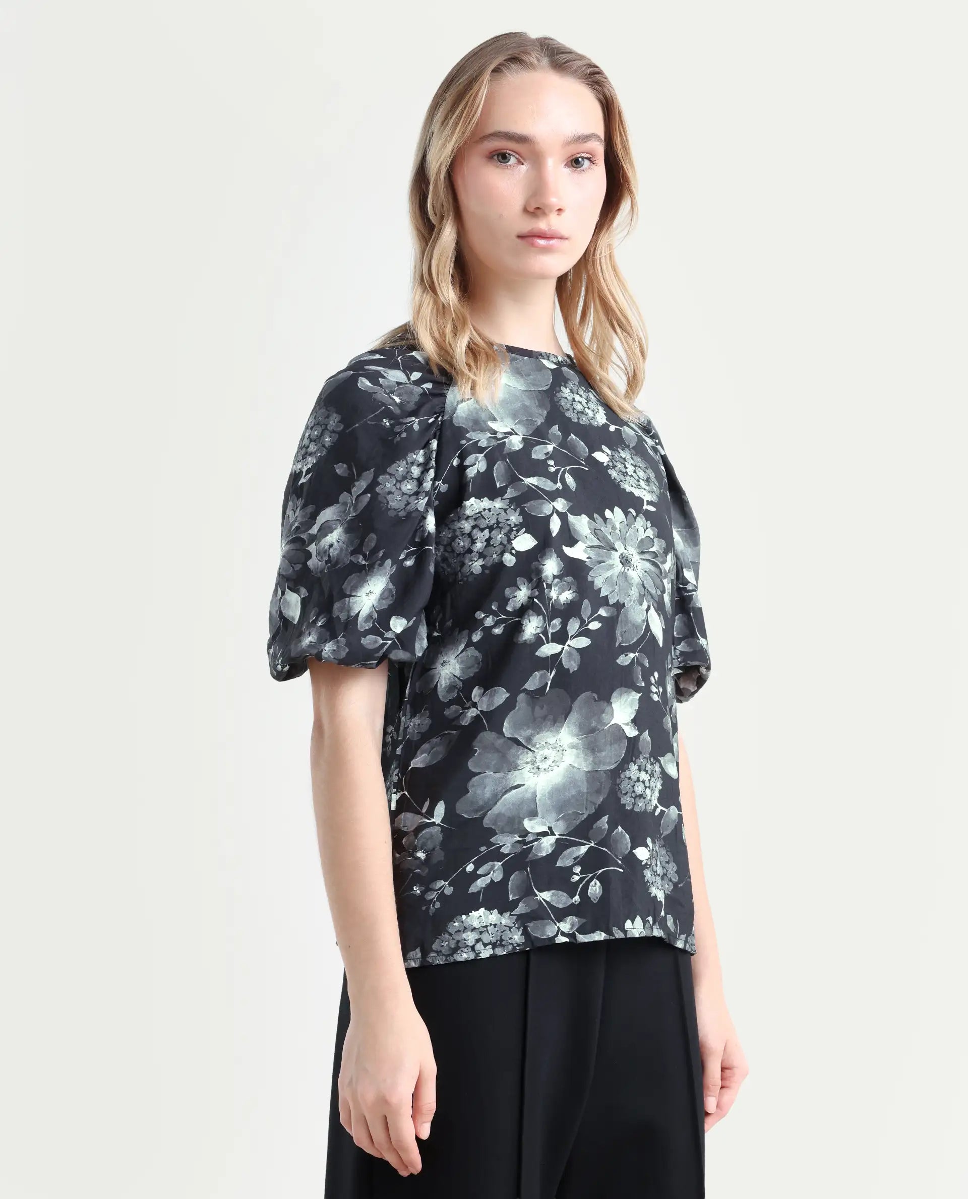 Rareism Women's Esme Black Viscose Crew Neck Floral Print Puff Sleeves Crop Regular Fit Top