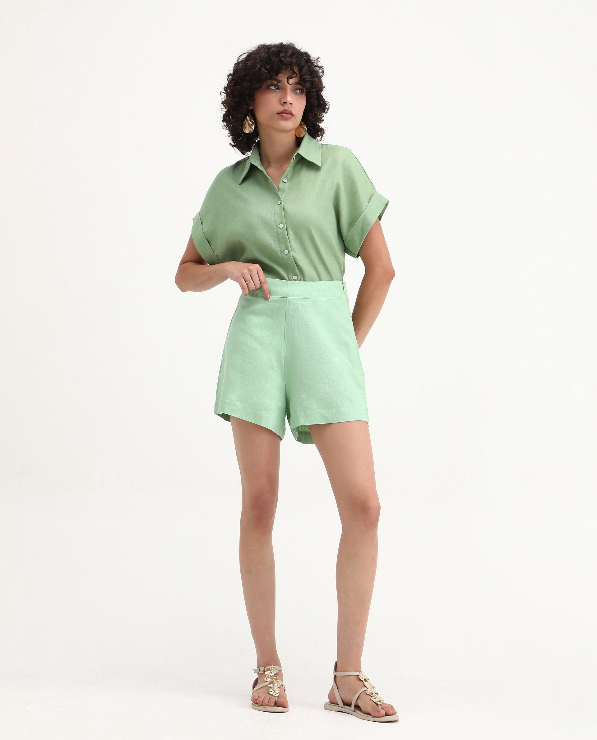 Rareism Women's Eveny Pastel Green Linen Blend Plain Mini Regular Fit Shorts