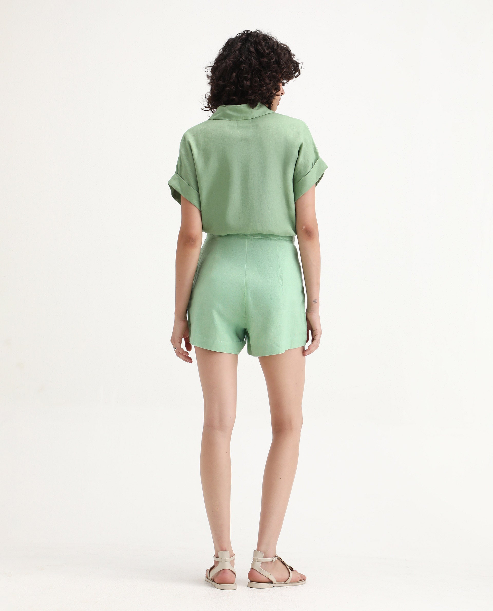 Rareism Women's Eveny Pastel Green Linen Blend Plain Mini Regular Fit Shorts