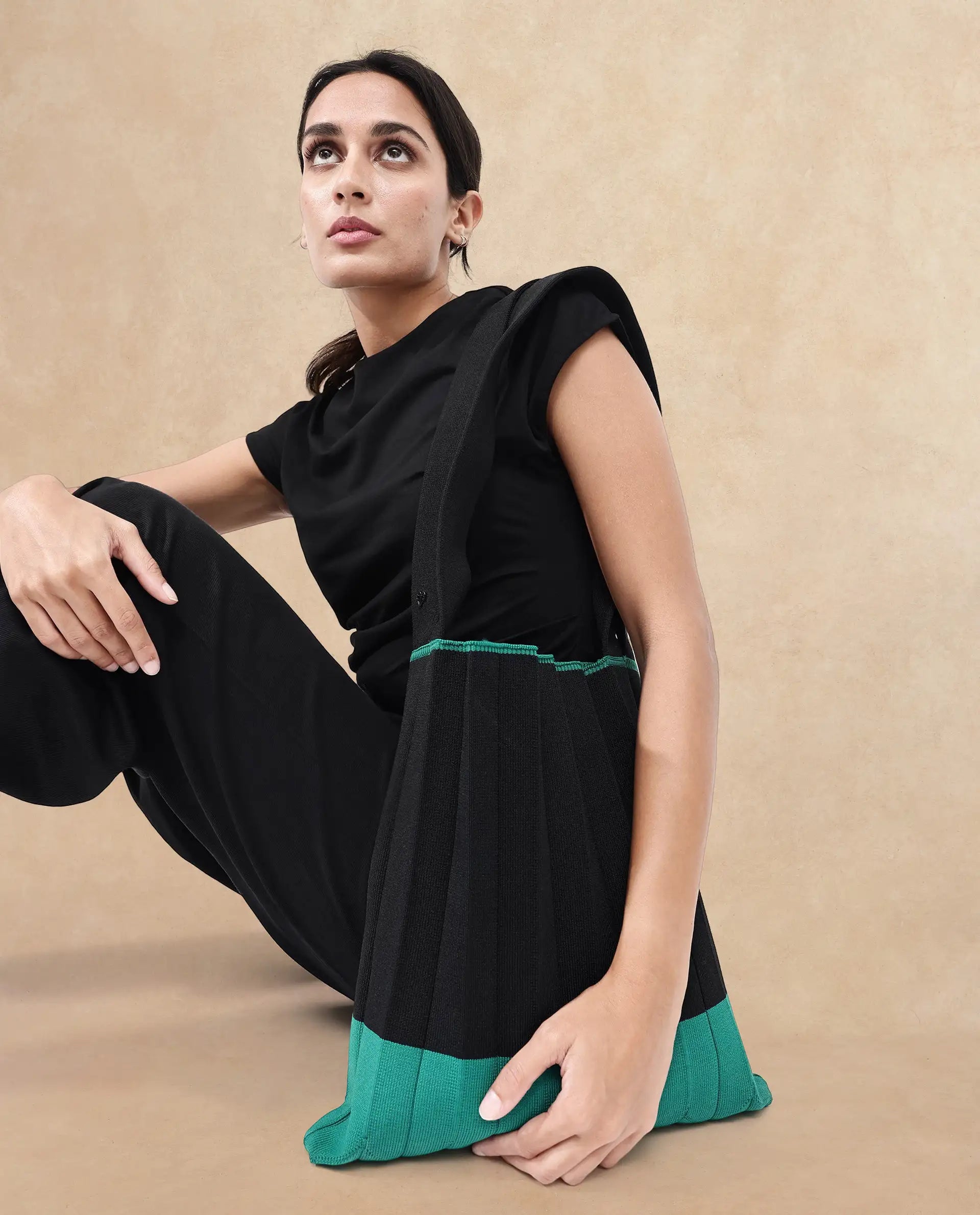 Rareism Articale Women Flounce Black Fabric Polyester Fabric Colorblock Knitted Tote Bag