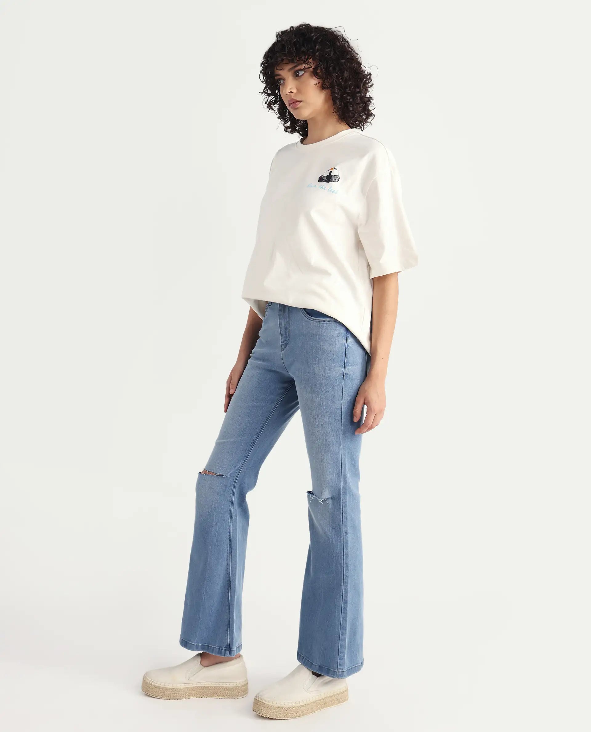 Rareism Women's Fritillary Blue Cotton Blend Plain Ankle Length Relaxed Fit Jeans