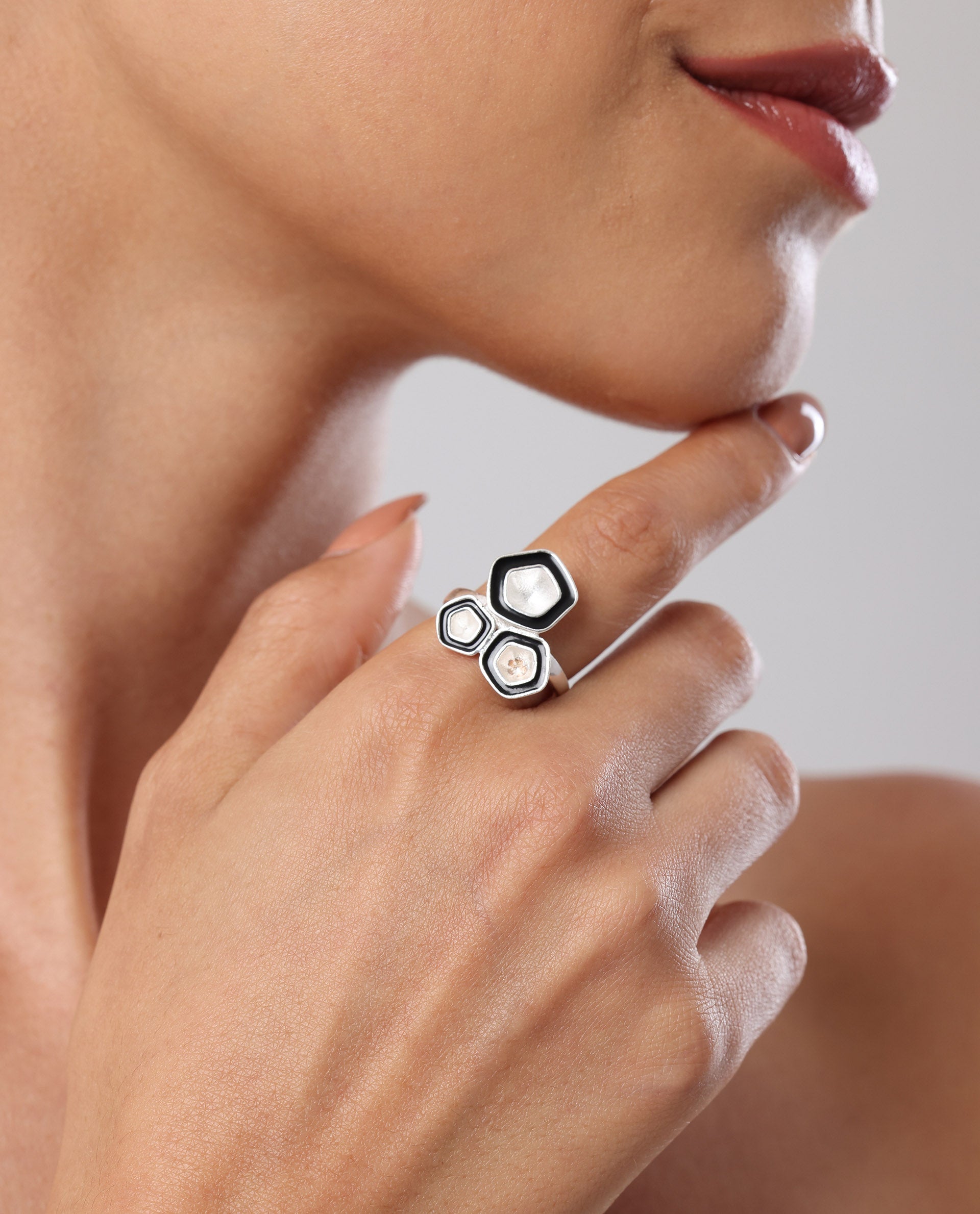 Rareism Women Illusion Ring Black Silver Ring