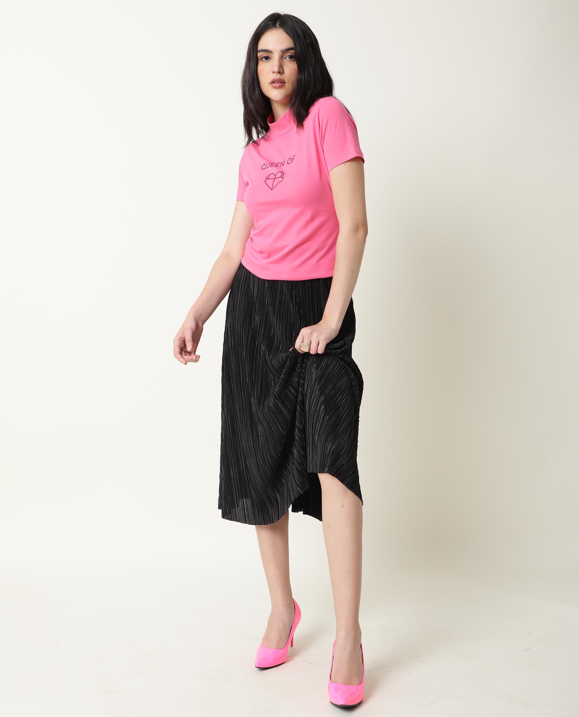 Rareism Women Queenie Pink Poly Cotton Fabric Regular Fit Half Sleeves Graphic Print Round Neck T-Shirt