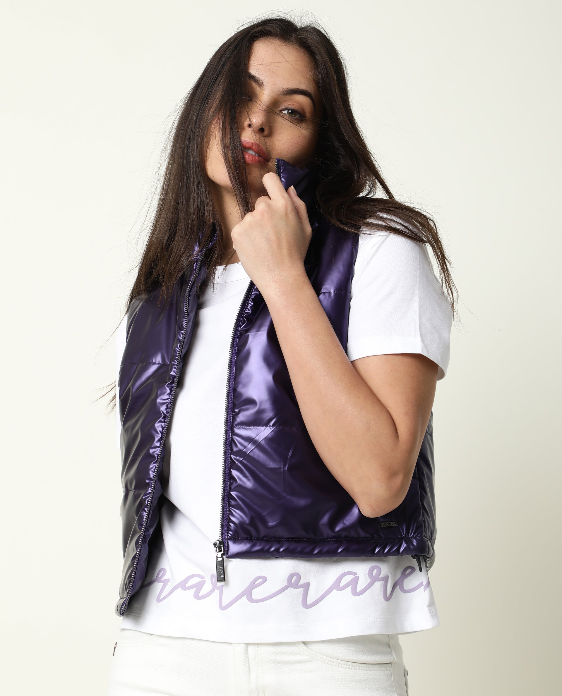 Rareism Women Ruthi White Cotton Fabric Regular Fit Half Sleeves Graphic Print Crew Neck T-Shirt