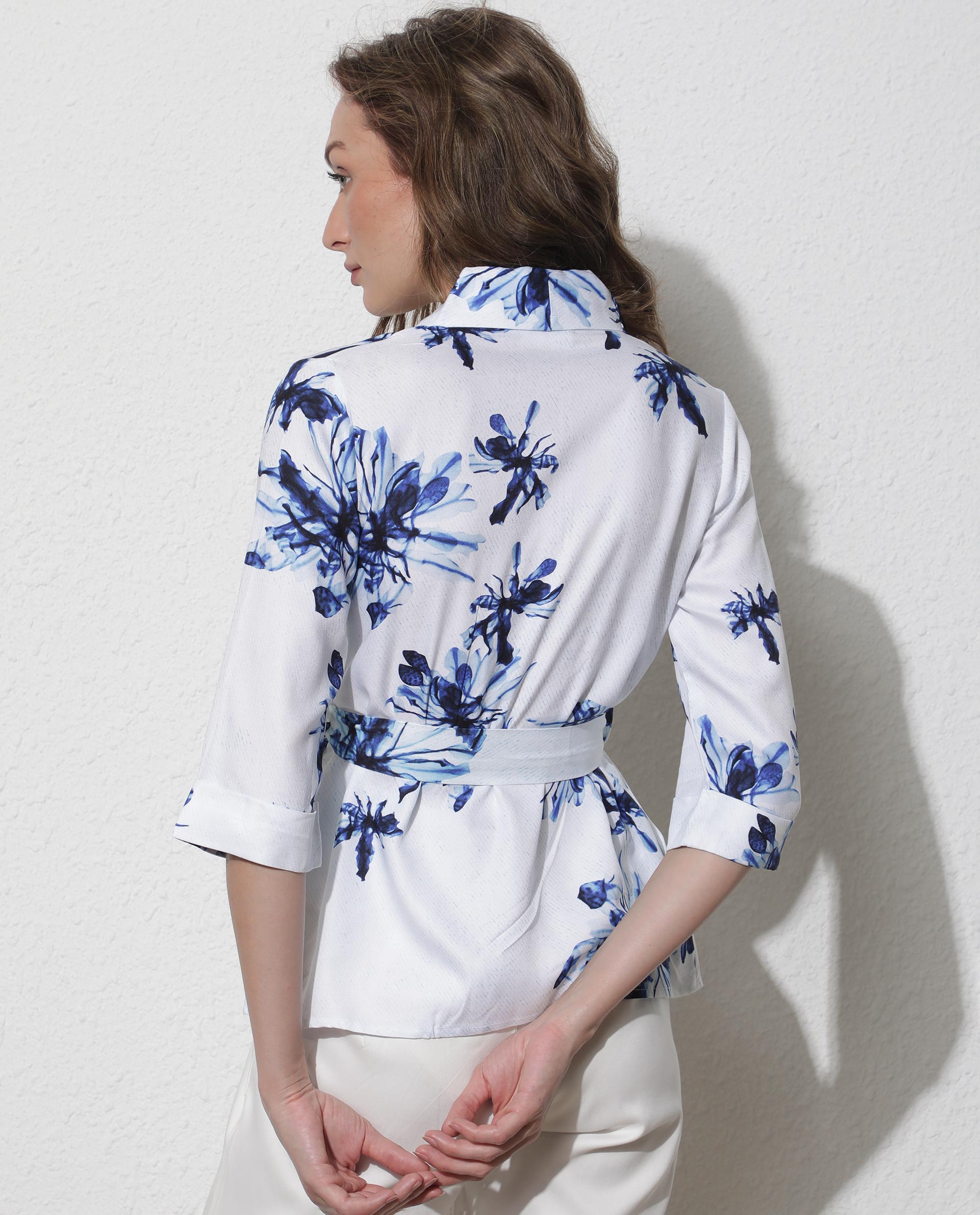 Rareism Women Irene White Viscose Fabric 3/4Th Sleeves Regular Fit Abstract Print Shrug