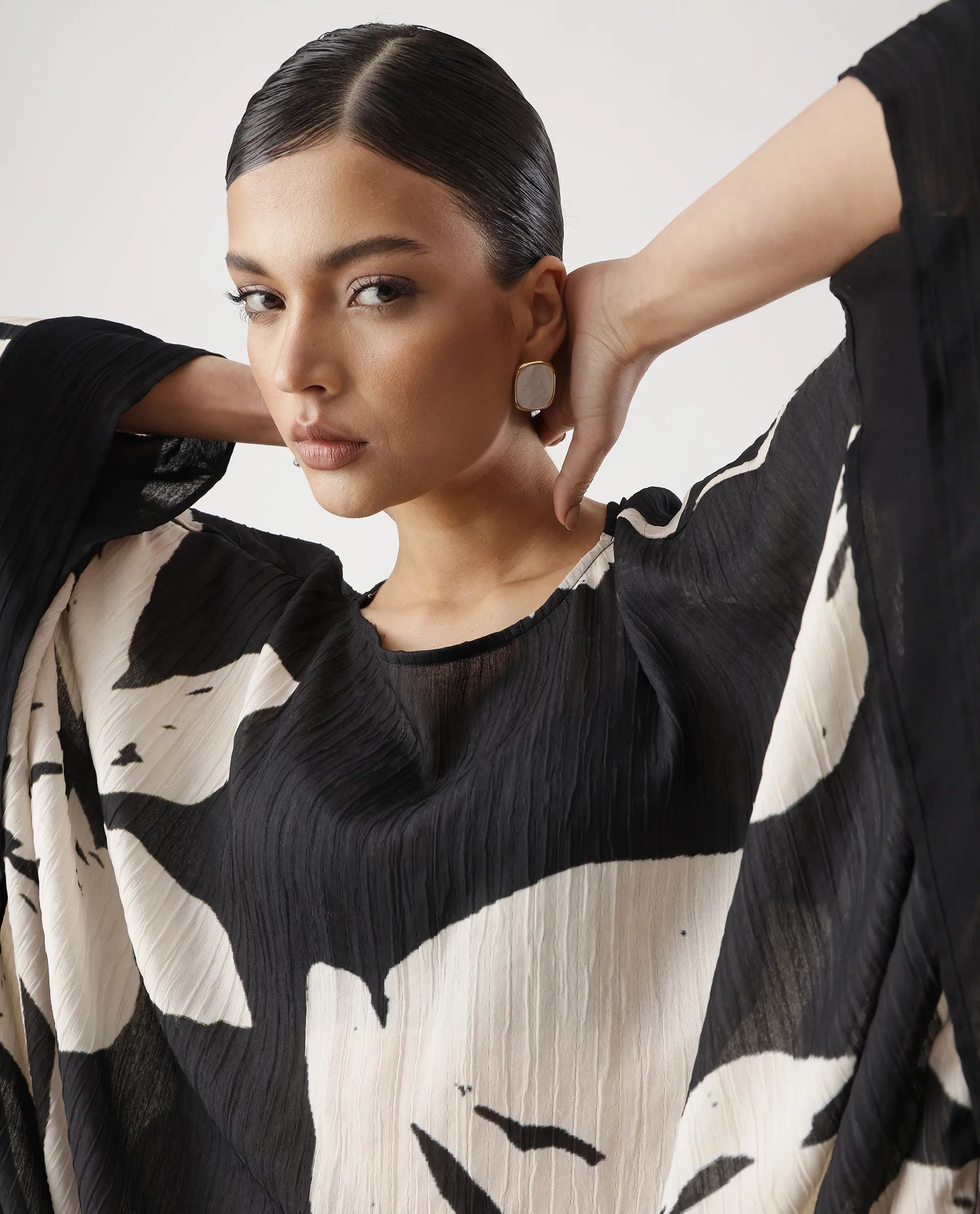 Rareism Women's Janarea Black Polyester Boat Neck Abstract Print Kaftan Sleeve Midi Kaftan Dress