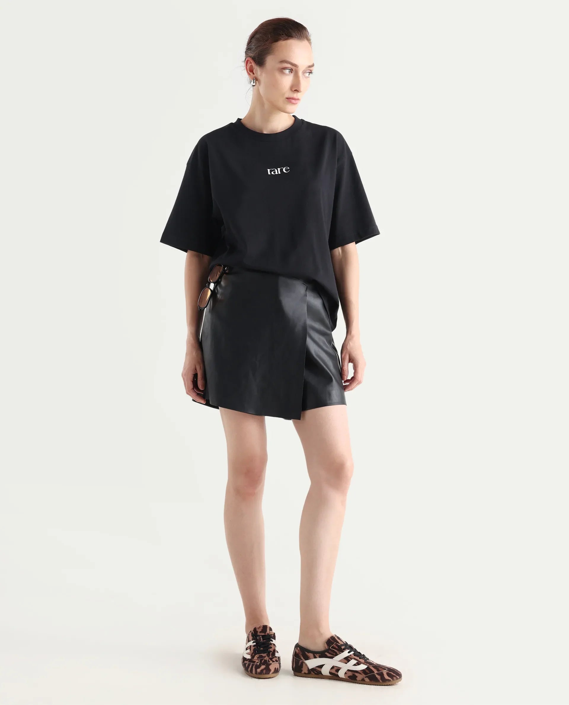 Rareism Women's Klend Black Cotton Graphic Print Oversized T-Shirt